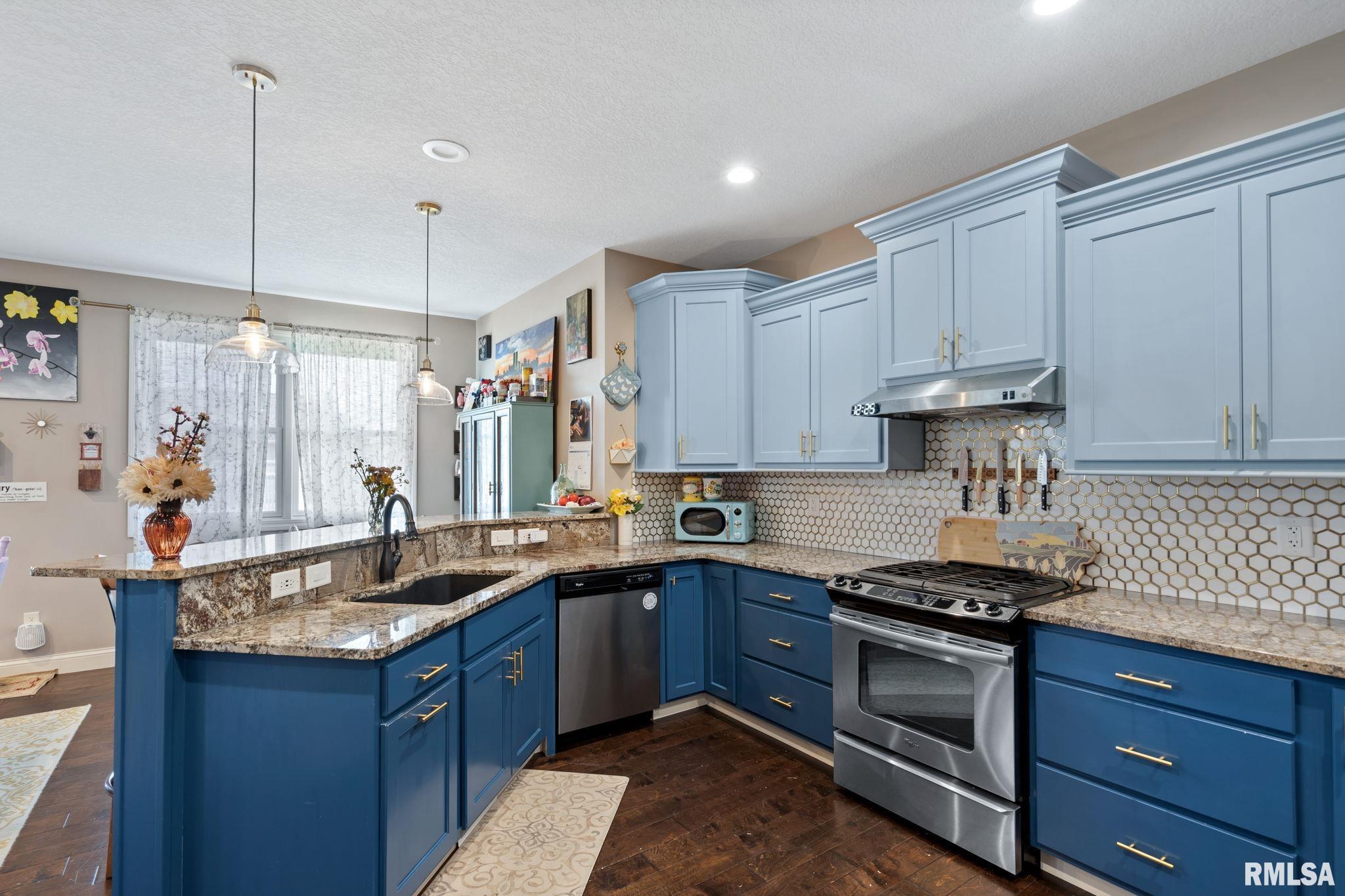 802 Stonebridge Circle, Eldridge, Iowa image 18