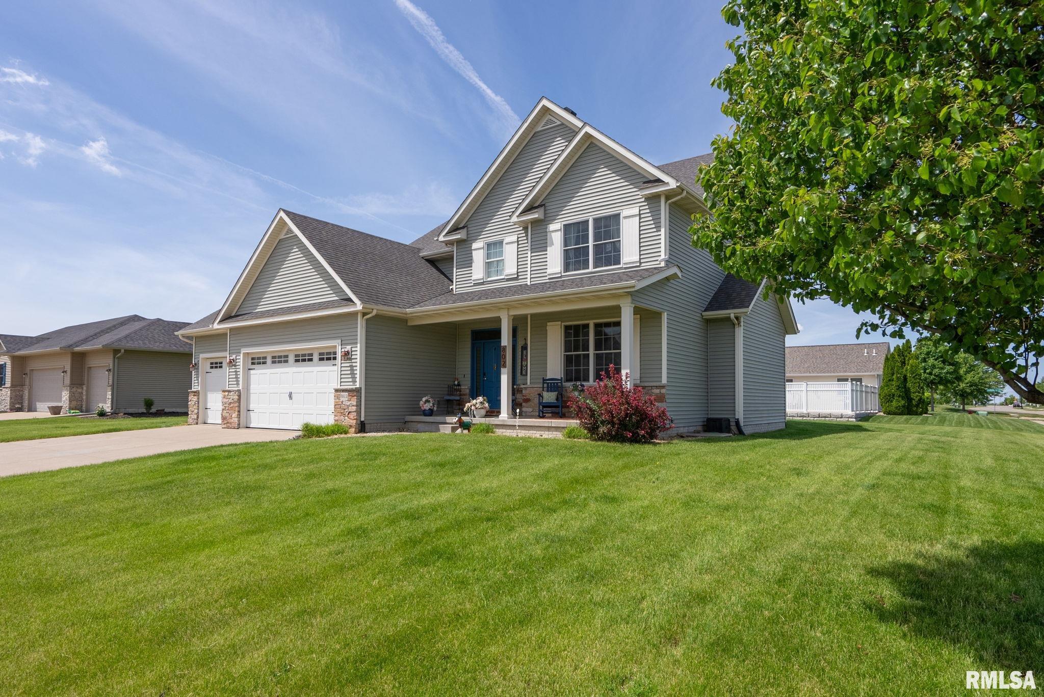 802 Stonebridge Circle, Eldridge, Iowa image 2