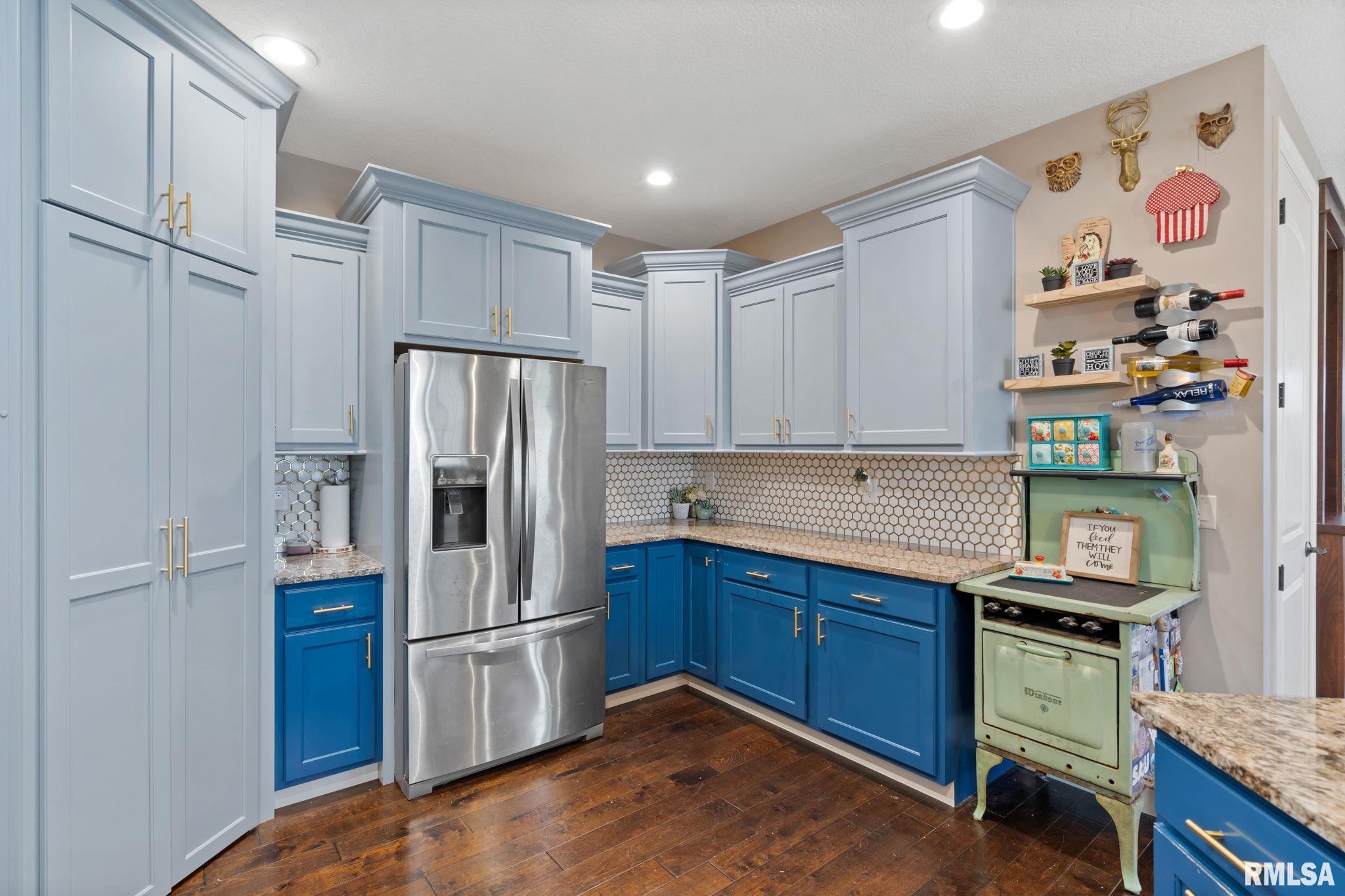 802 Stonebridge Circle, Eldridge, Iowa image 15