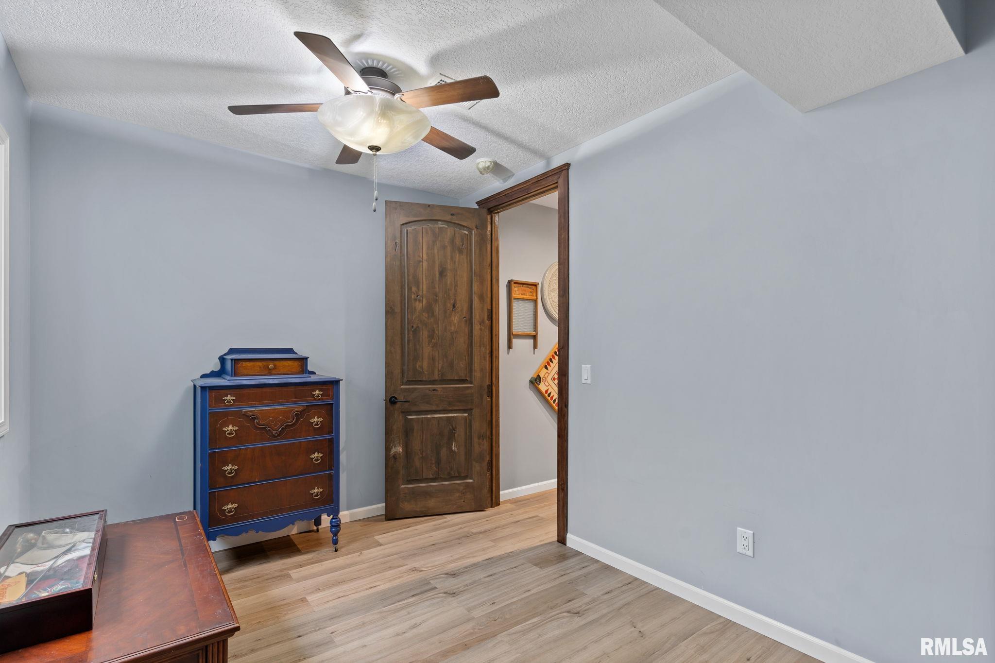 802 Stonebridge Circle, Eldridge, Iowa image 39