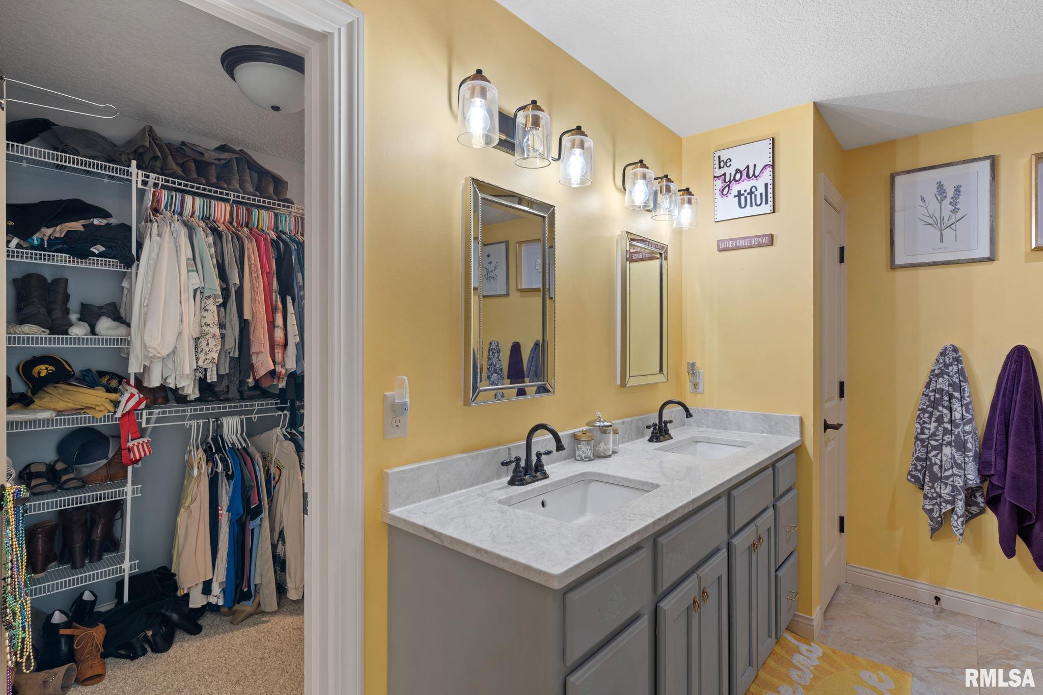 802 Stonebridge Circle, Eldridge, Iowa image 26