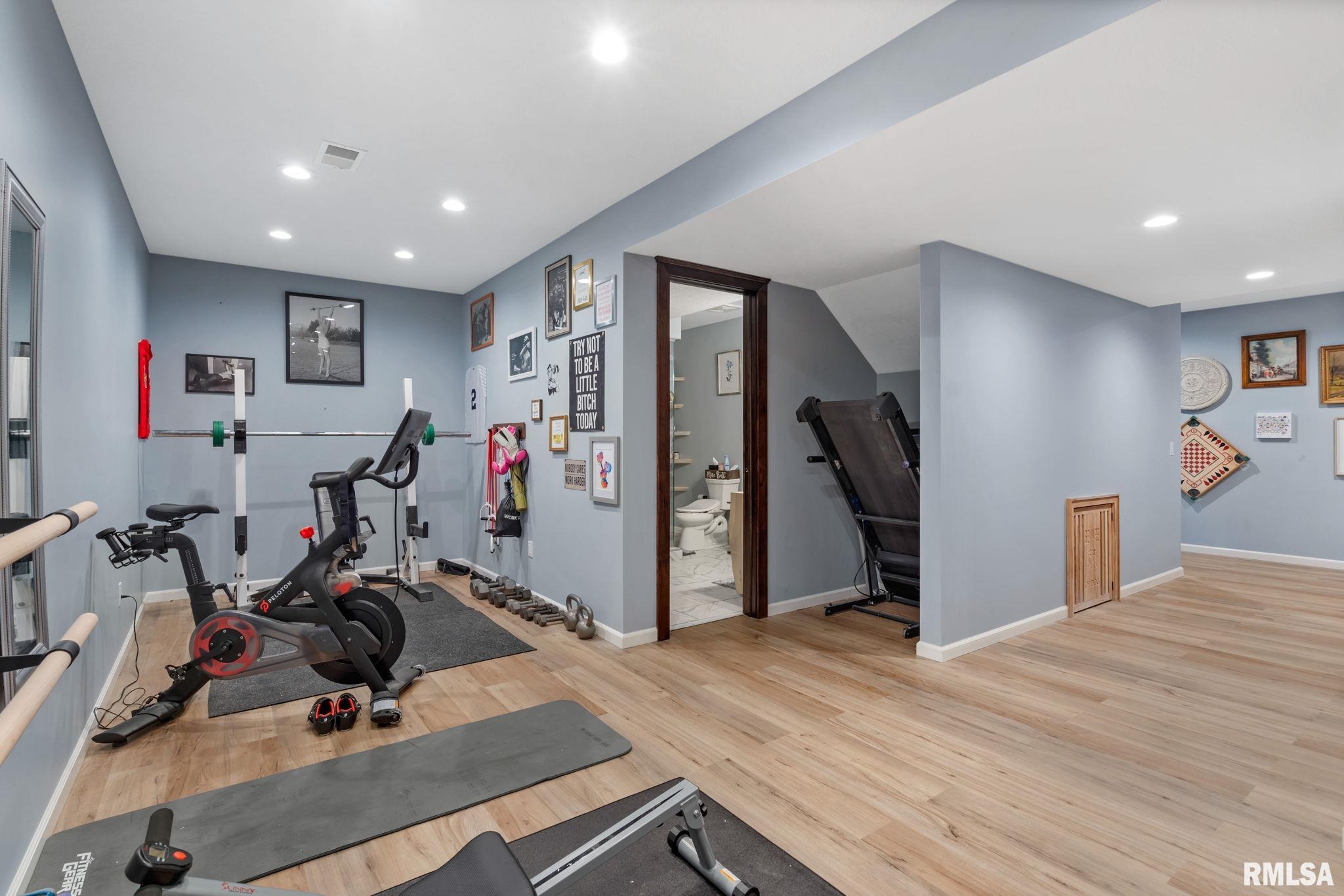 802 Stonebridge Circle, Eldridge, Iowa image 34