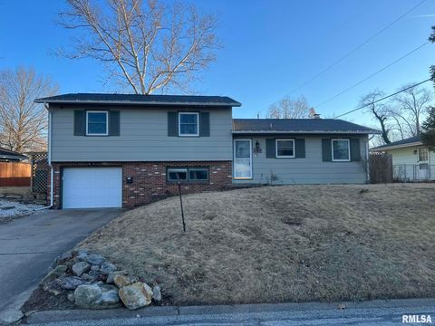 Homes For Sale - 209 Kurlene Drive<br/> Macomb, IL 61455