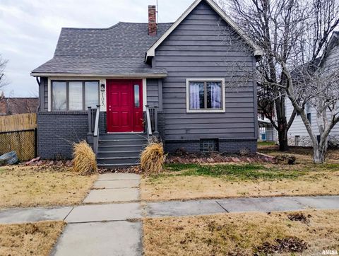 Homes For Sale - 105 W Callie Street<br/> Sesser, IL 62884