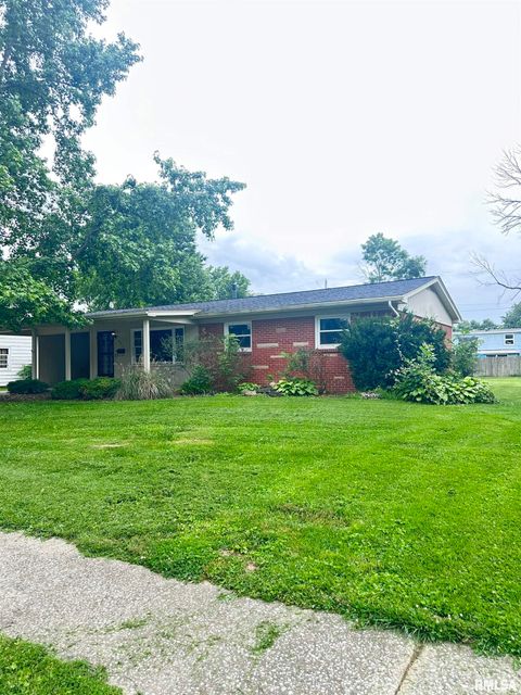 Homes For Sale - 604 S Future Street<br/> Williamson County, Marion, IL 62959