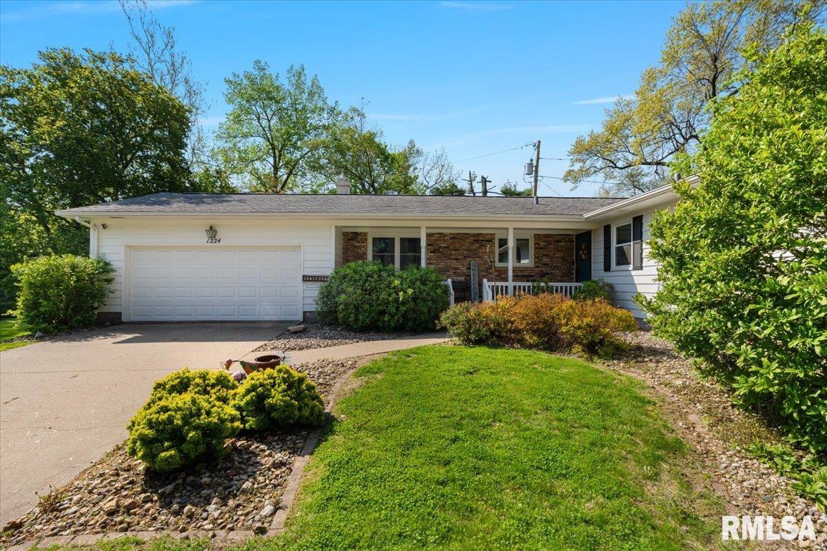 1224 34th Avenue Court, Rock Island, Illinois image 2
