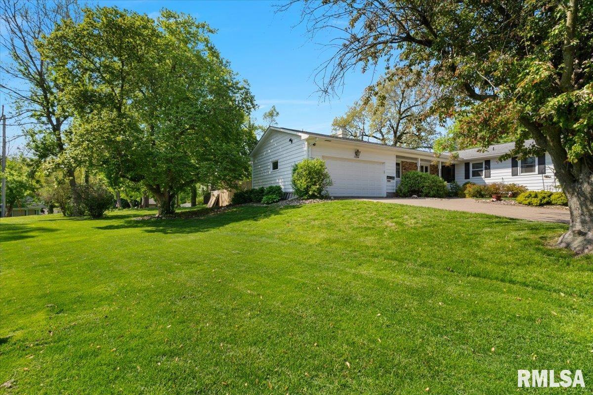 1224 34th Avenue Court, Rock Island, Illinois image 3
