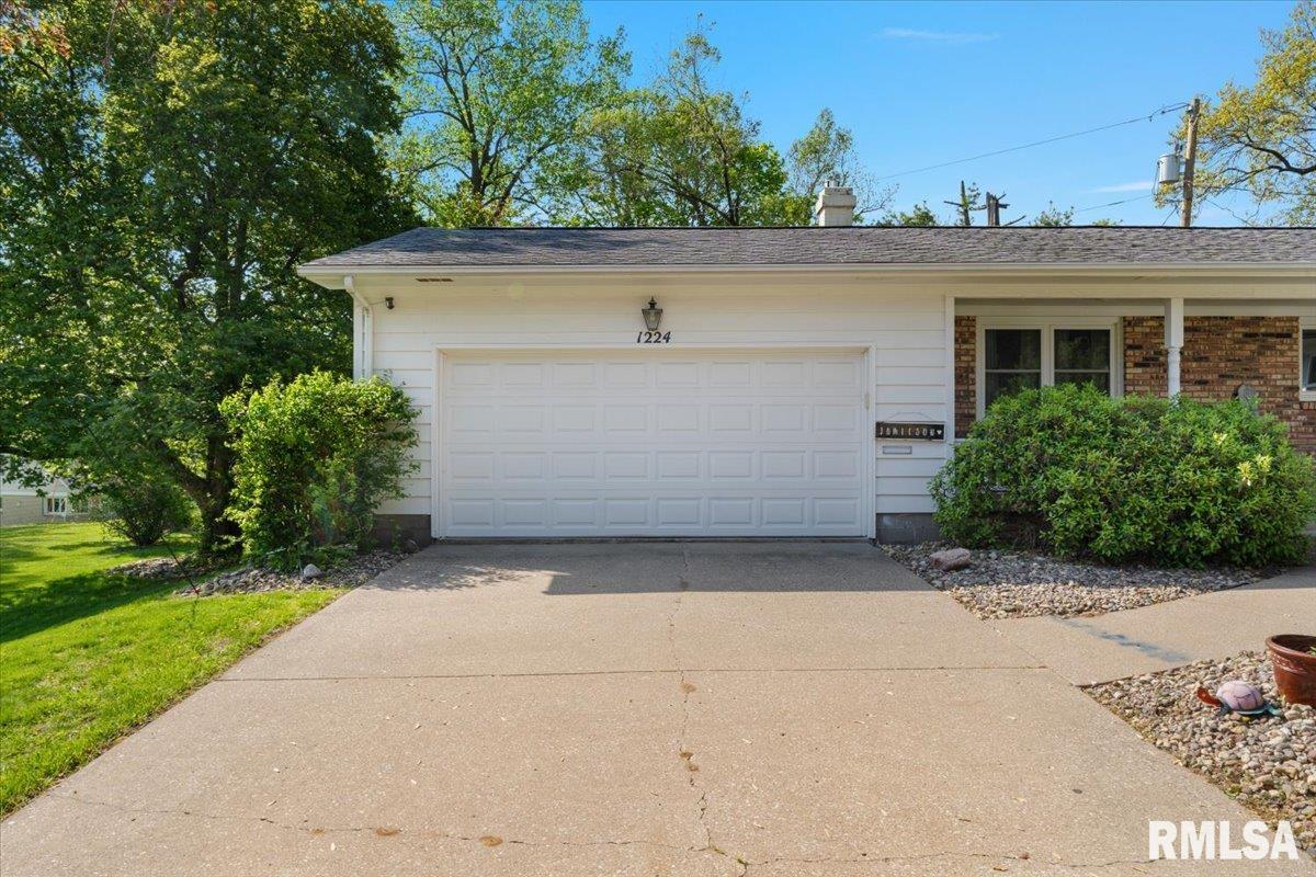 1224 34th Avenue Court, Rock Island, Illinois image 6