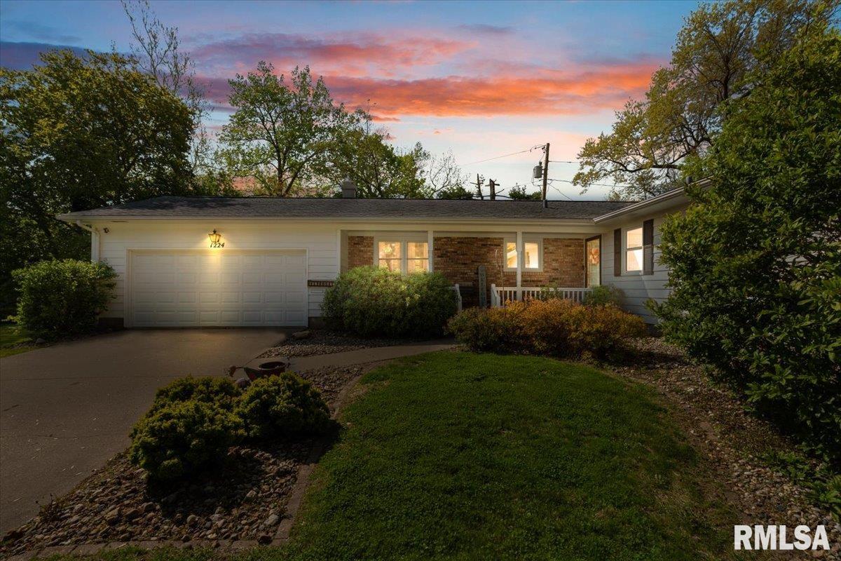 1224 34th Avenue Court, Rock Island, Illinois image 1