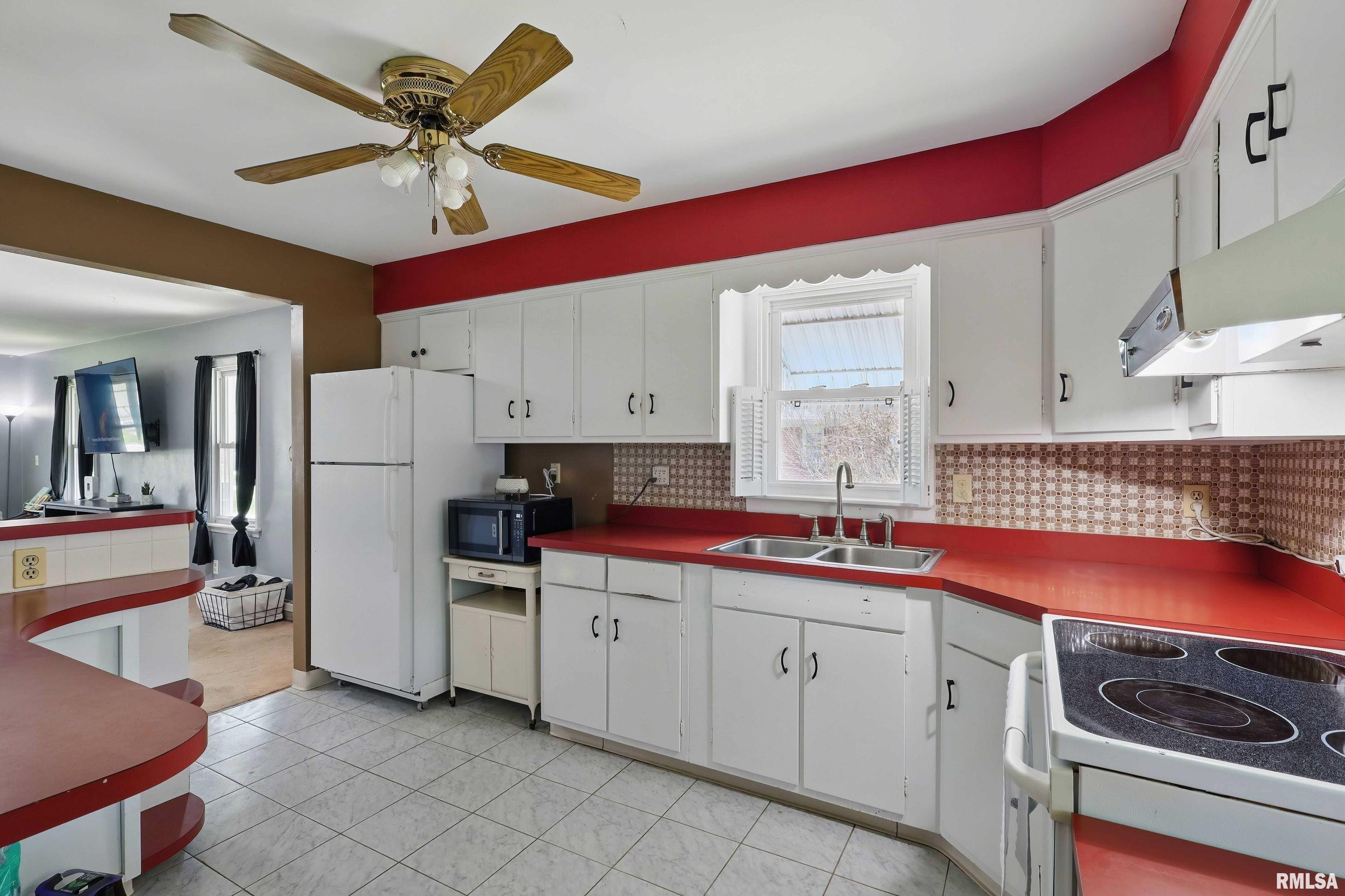 3303 40th Street, Moline, Illinois image 8