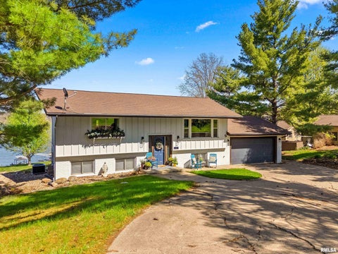 Homes For Sale - 12 Hillside Court<br/> Knox County, Dahinda, IL 61428