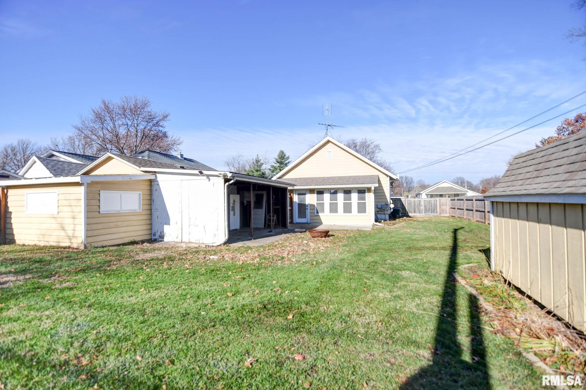 1106 W Adams Street, Taylorville, Illinois image 3