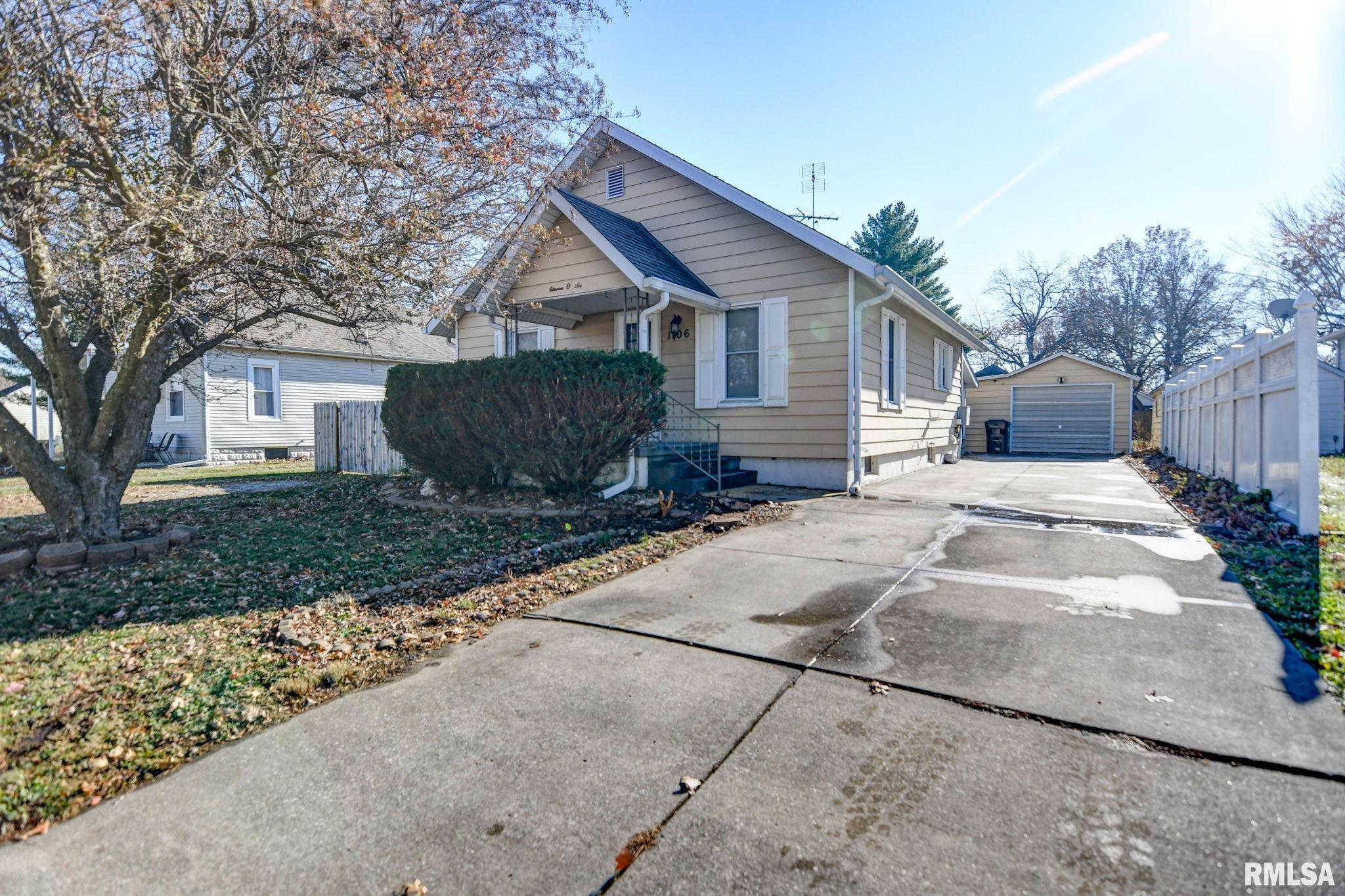 1106 W Adams Street, Taylorville, Illinois image 12