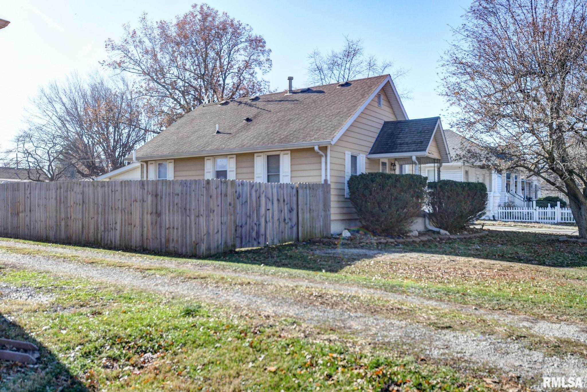 1106 W Adams Street, Taylorville, Illinois image 30