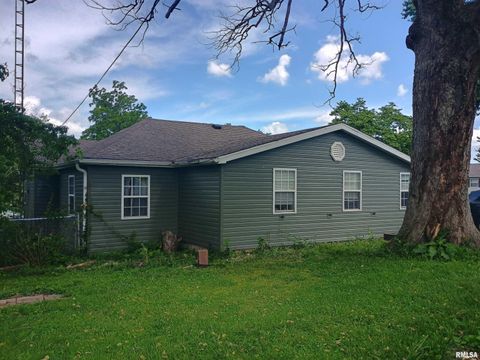 Homes For Sale - 1803 Vandalia Street<br/> Montgomery County, Hillsboro, IL 62049