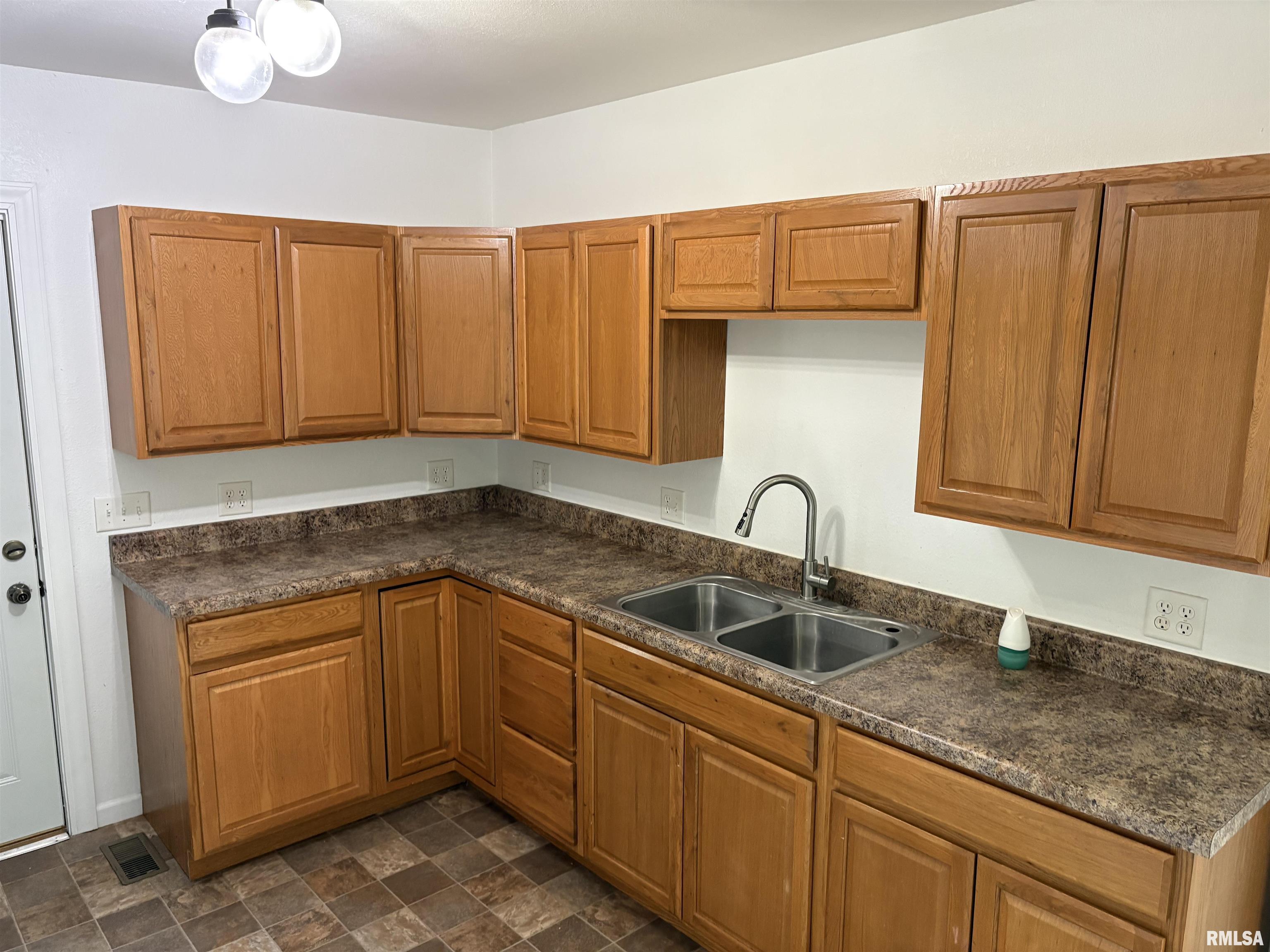 2807 W Kenwood Avenue, West Peoria, Illinois image 7