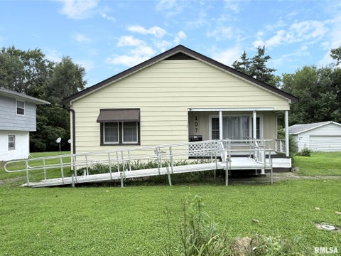 Homes For Sale - 107 W Hunter Street<br/> Knox County, Abingdon, IL 61410