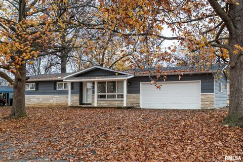 Homes For Sale - 800 W 11th Street<br/> Johnston City, IL 62951