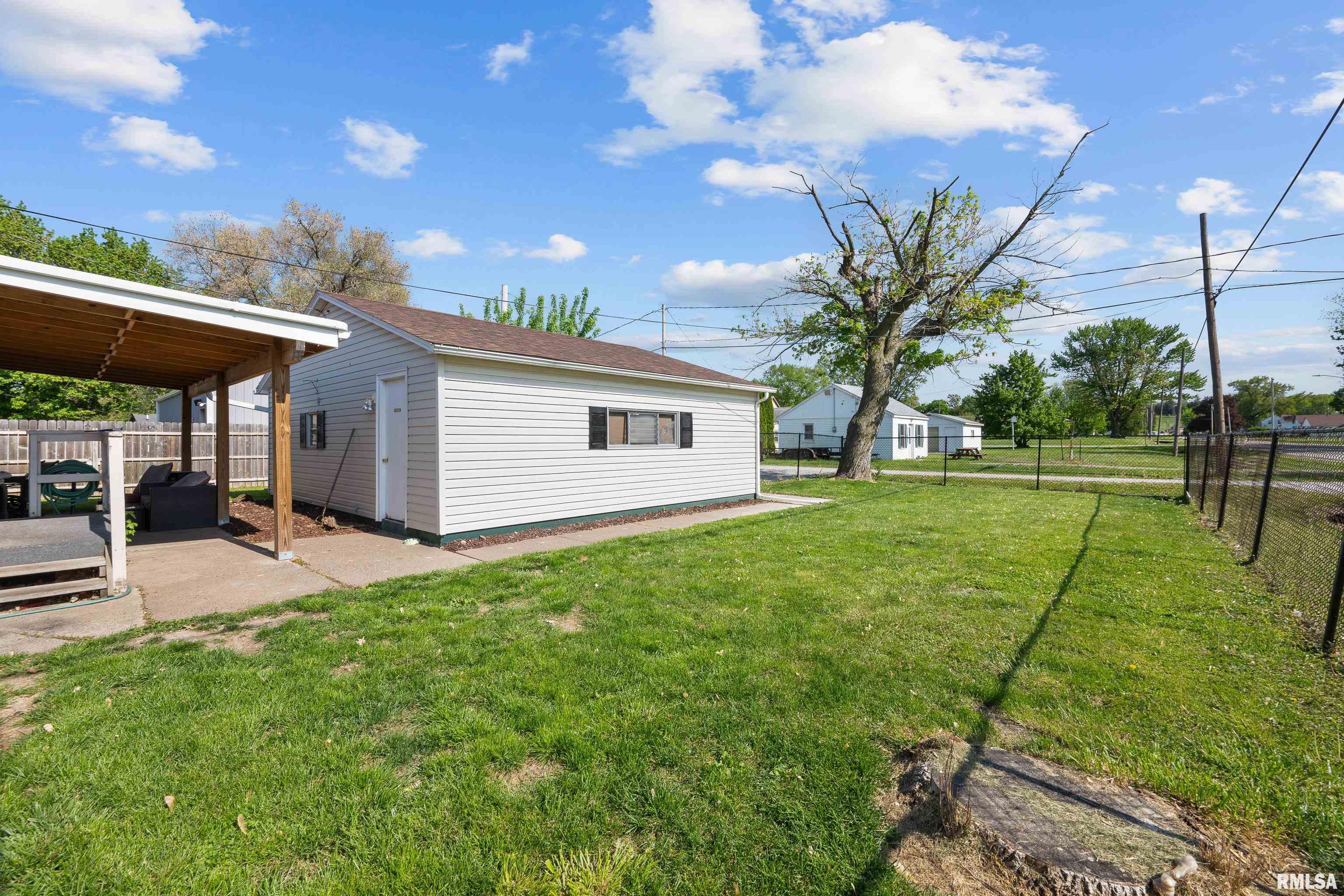 203 E 2nd Street, Andalusia, Illinois image 8
