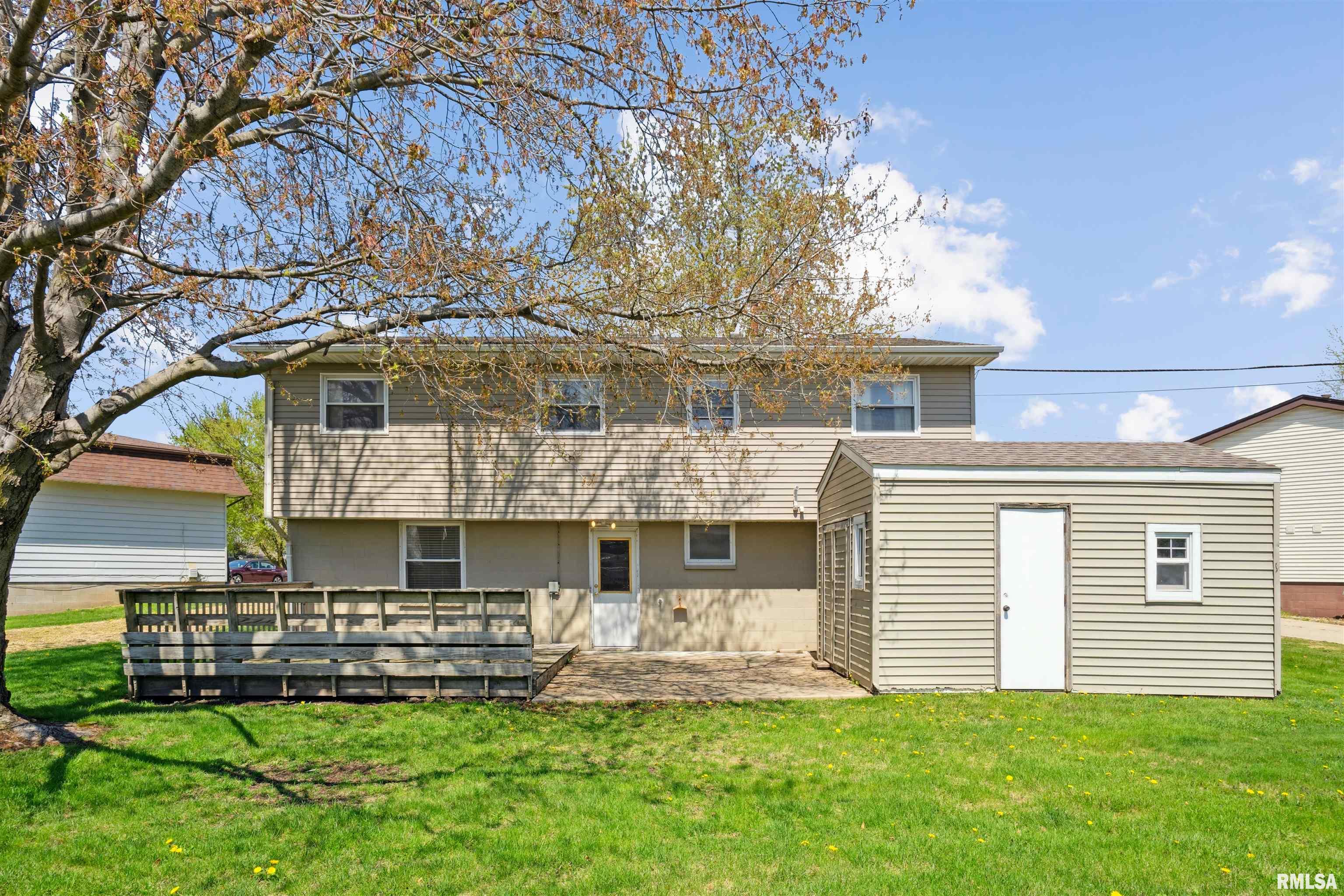 105 Country Court, De Witt, Iowa image 2