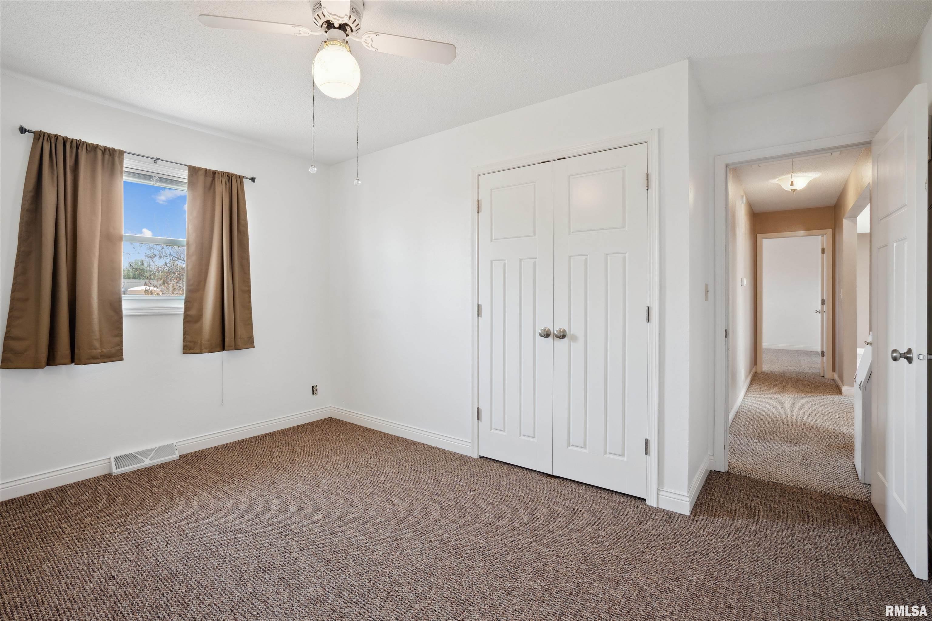 105 Country Court, De Witt, Iowa image 13