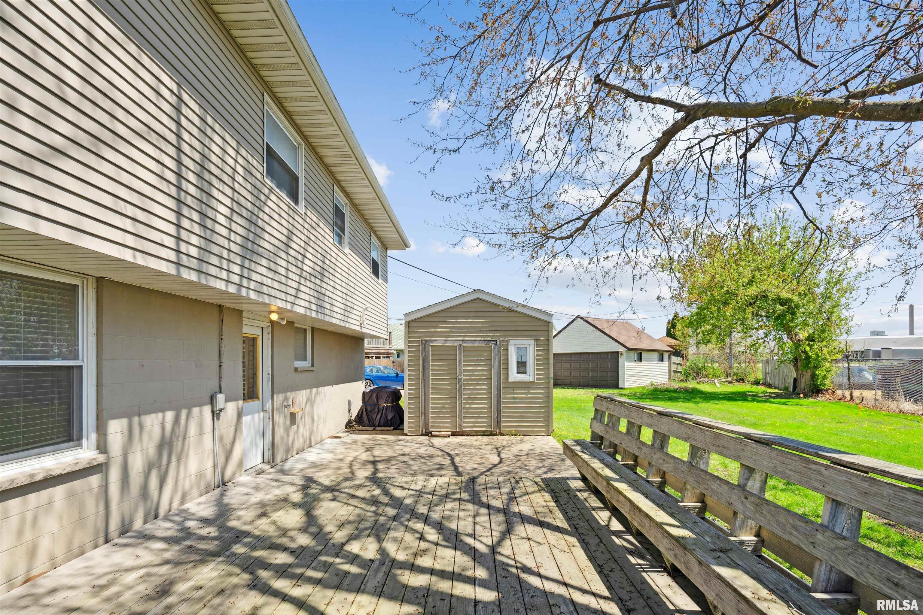 105 Country Court, De Witt, Iowa image 22