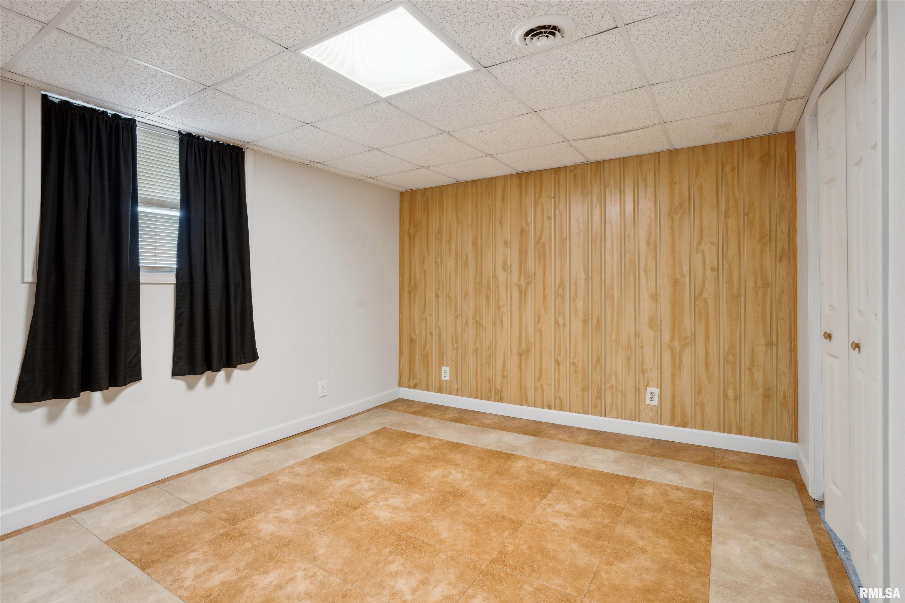 105 Country Court, De Witt, Iowa image 14