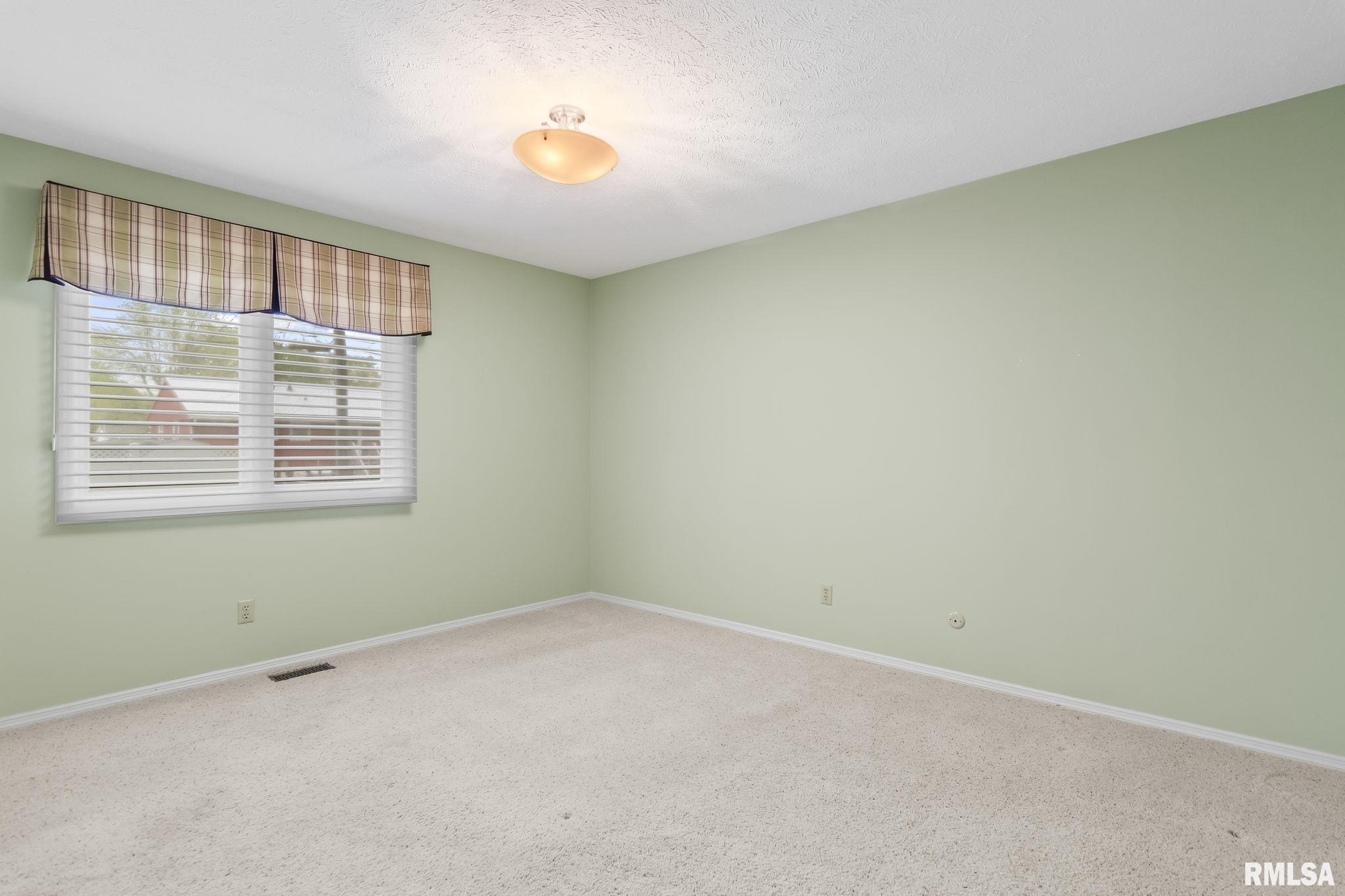 208 Glasgow Drive, Springfield, Illinois image 15