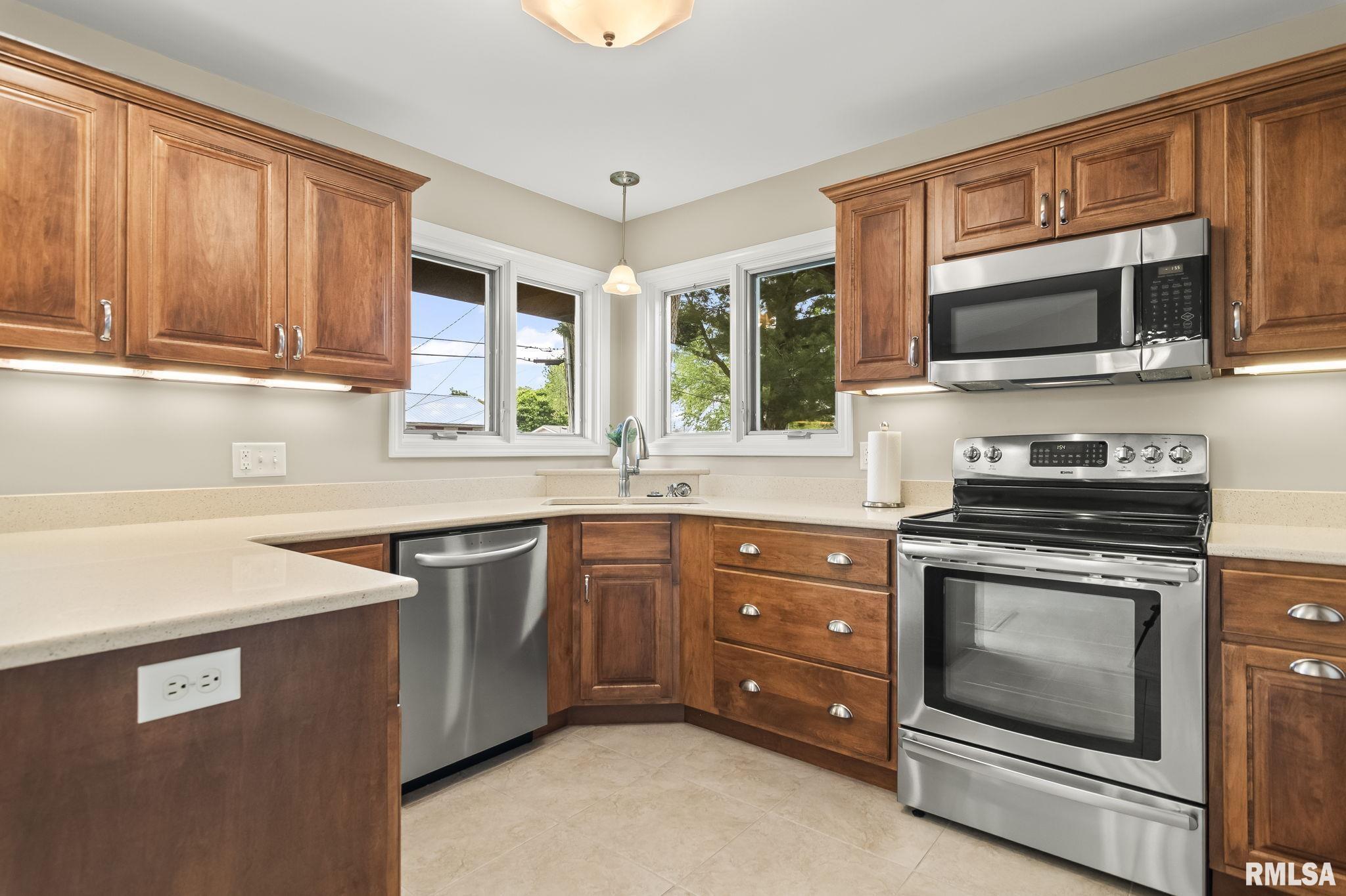 208 Glasgow Drive, Springfield, Illinois image 14
