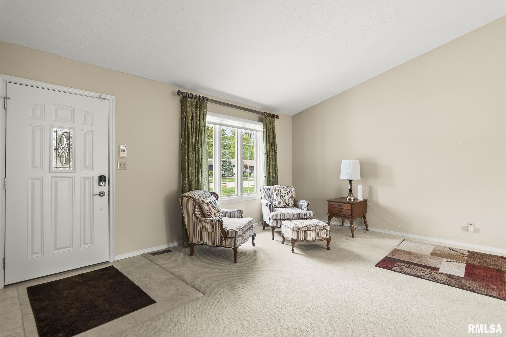 208 Glasgow Drive, Springfield, Illinois image 4