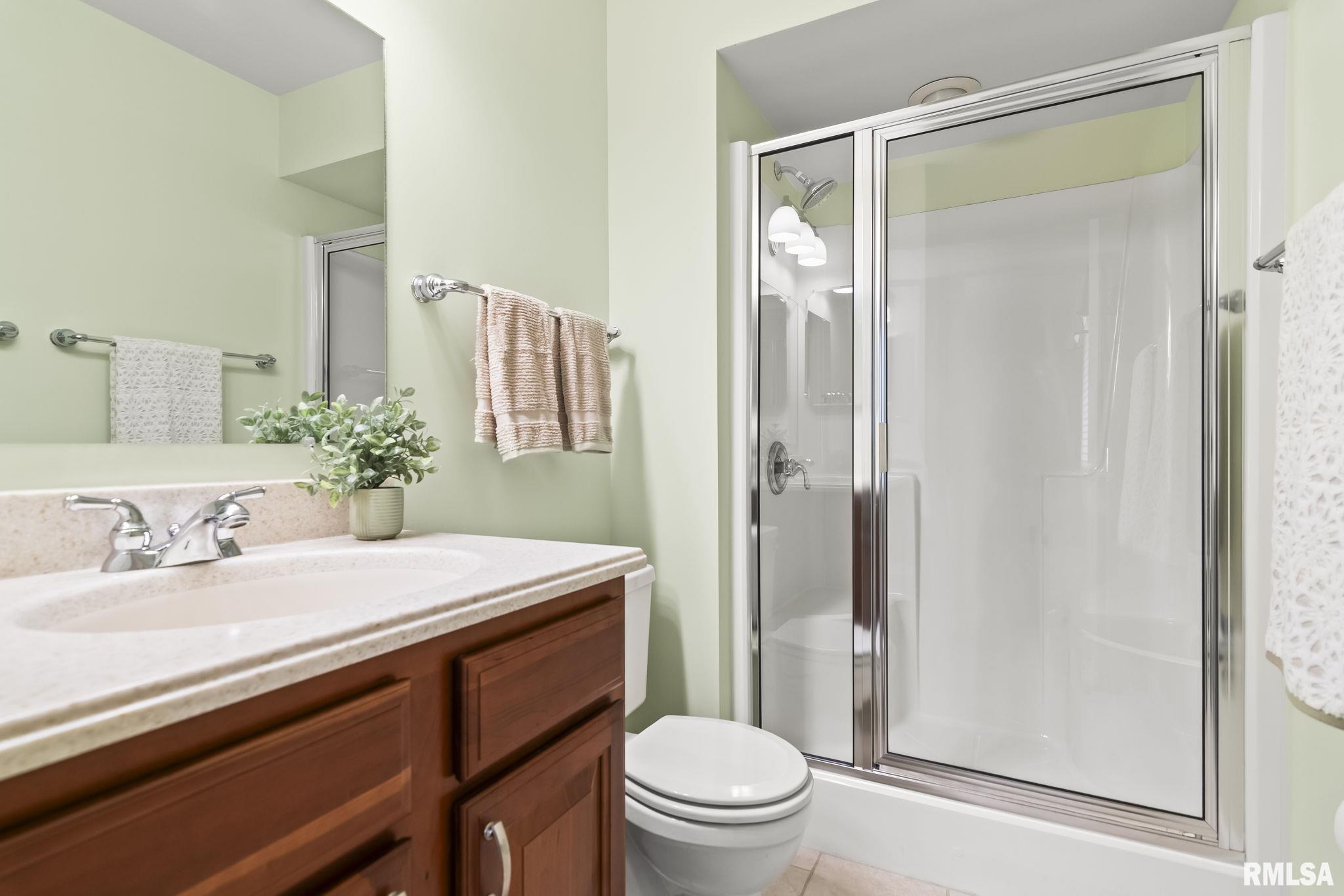 208 Glasgow Drive, Springfield, Illinois image 18