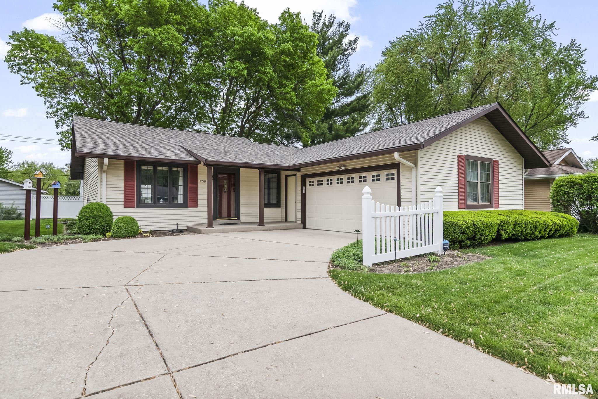 208 Glasgow Drive, Springfield, Illinois image 2