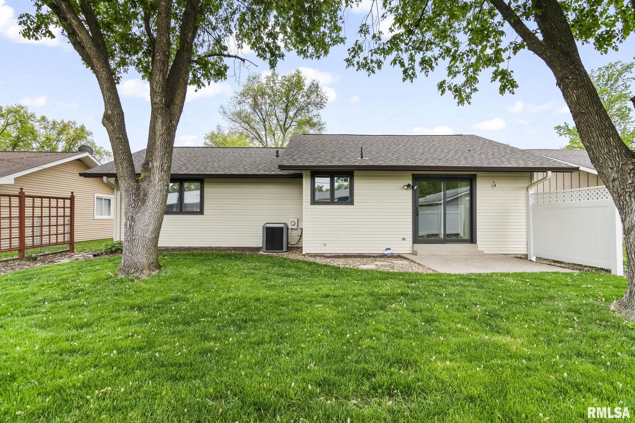 208 Glasgow Drive, Springfield, Illinois image 29