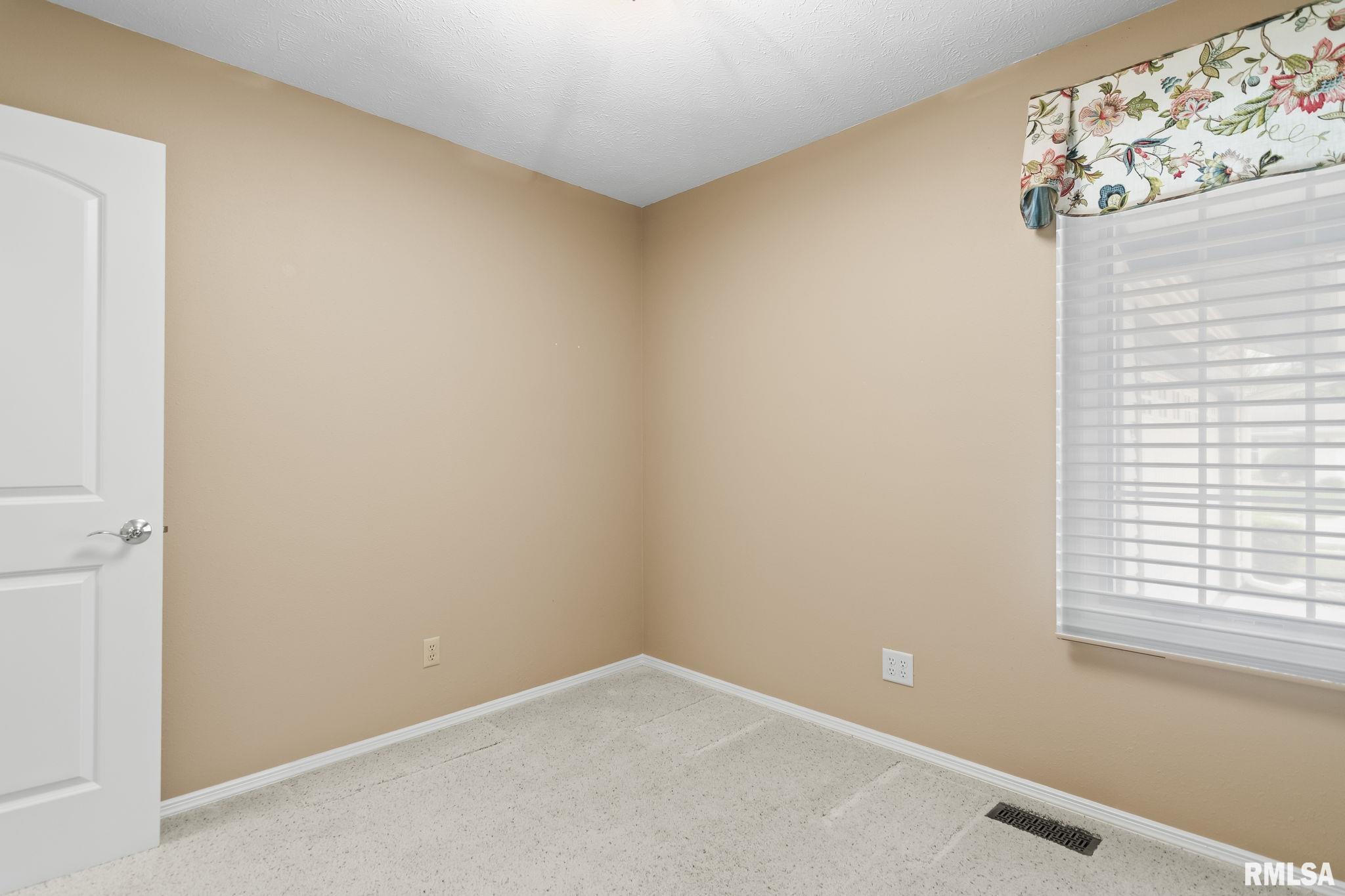 208 Glasgow Drive, Springfield, Illinois image 25
