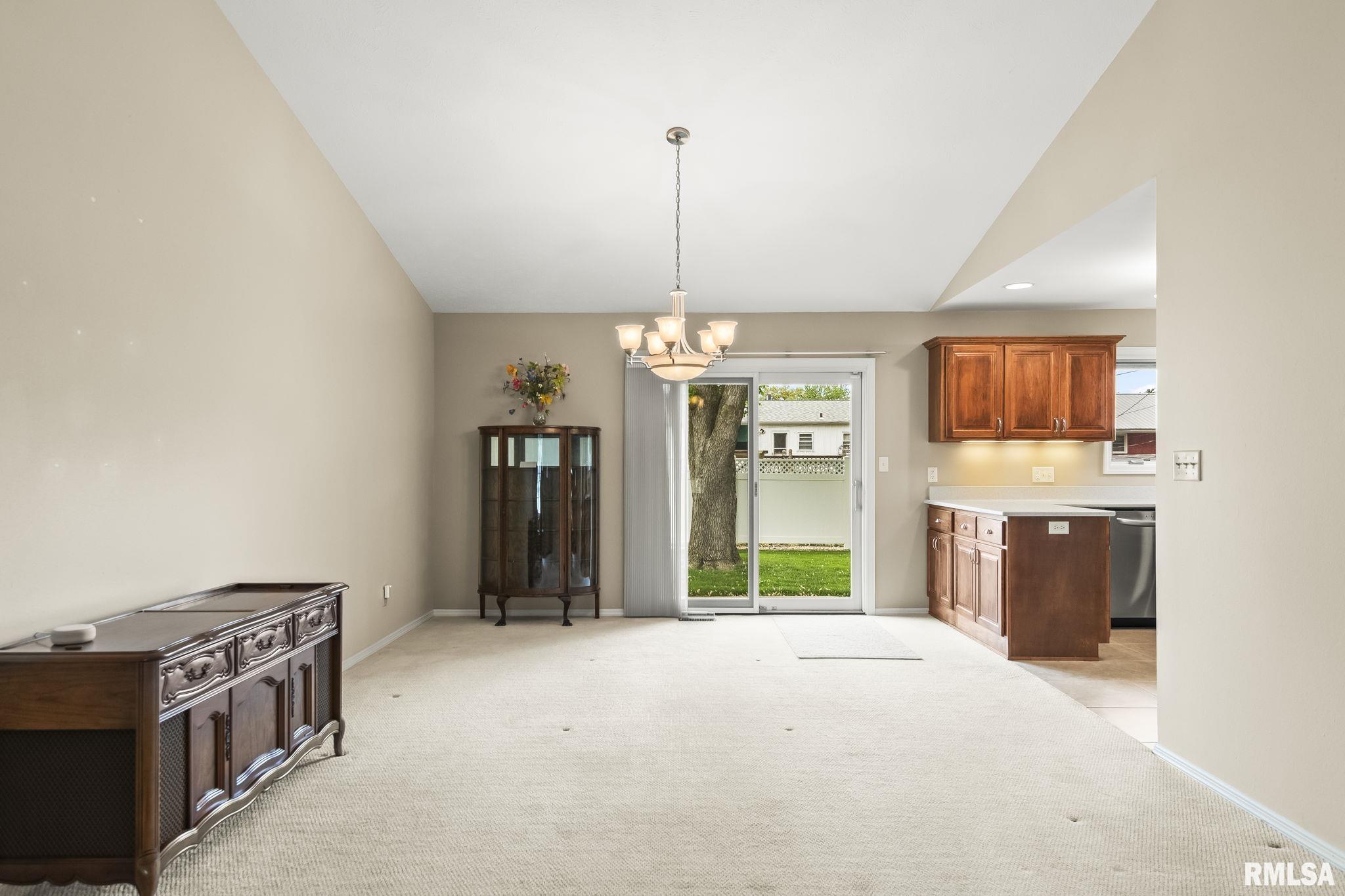 208 Glasgow Drive, Springfield, Illinois image 7