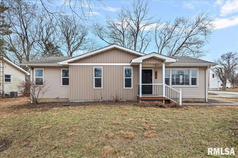 Homes For Sale - 501 Sattley Street<br/> Rochester, IL 62563