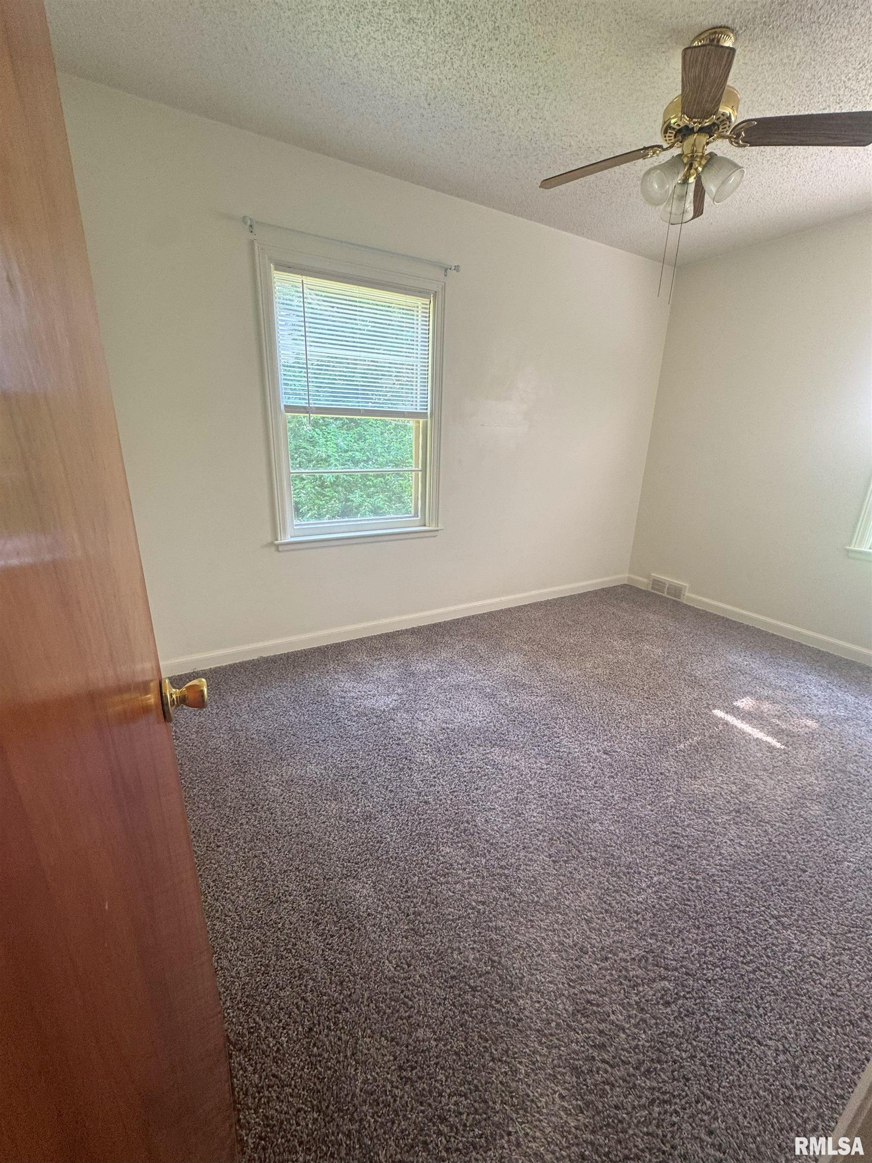 1515 Lazy Lane, Clinton, Iowa image 3