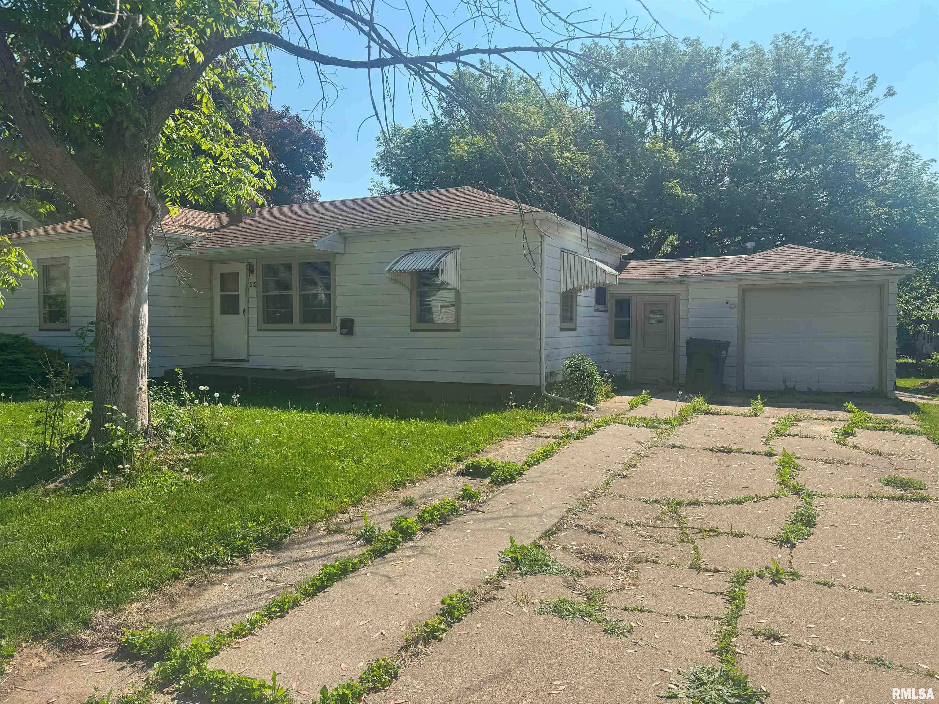 1515 Lazy Lane, Clinton, Iowa image 1