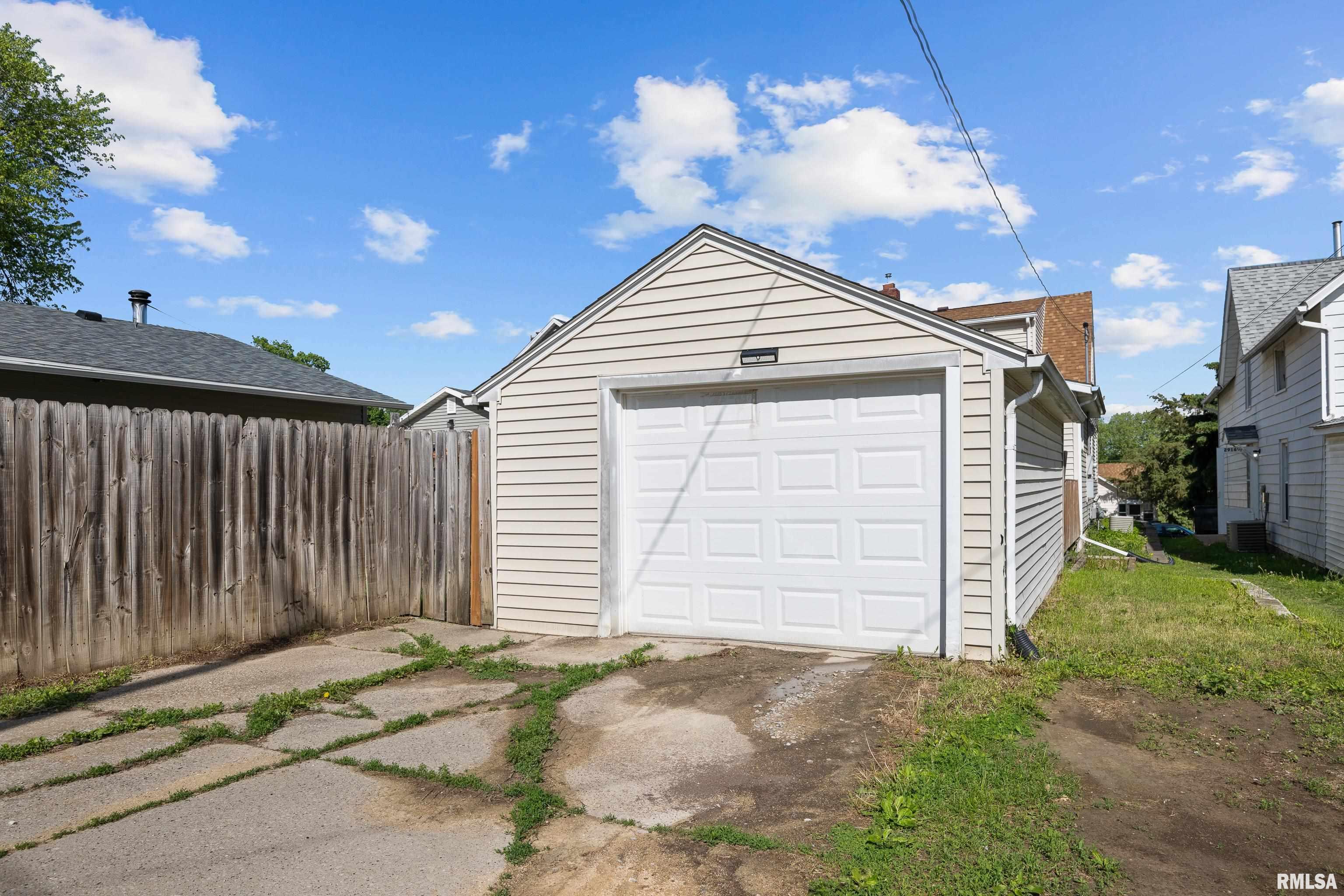 2920 Roosevelt Street, Clinton, Iowa image 26