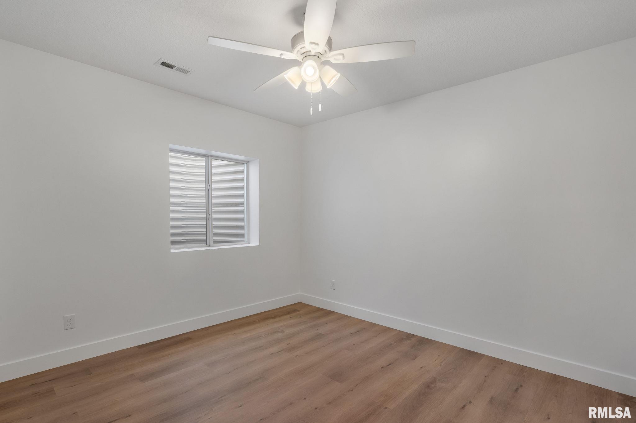 6574 Pelican Street, Bettendorf, Iowa image 35