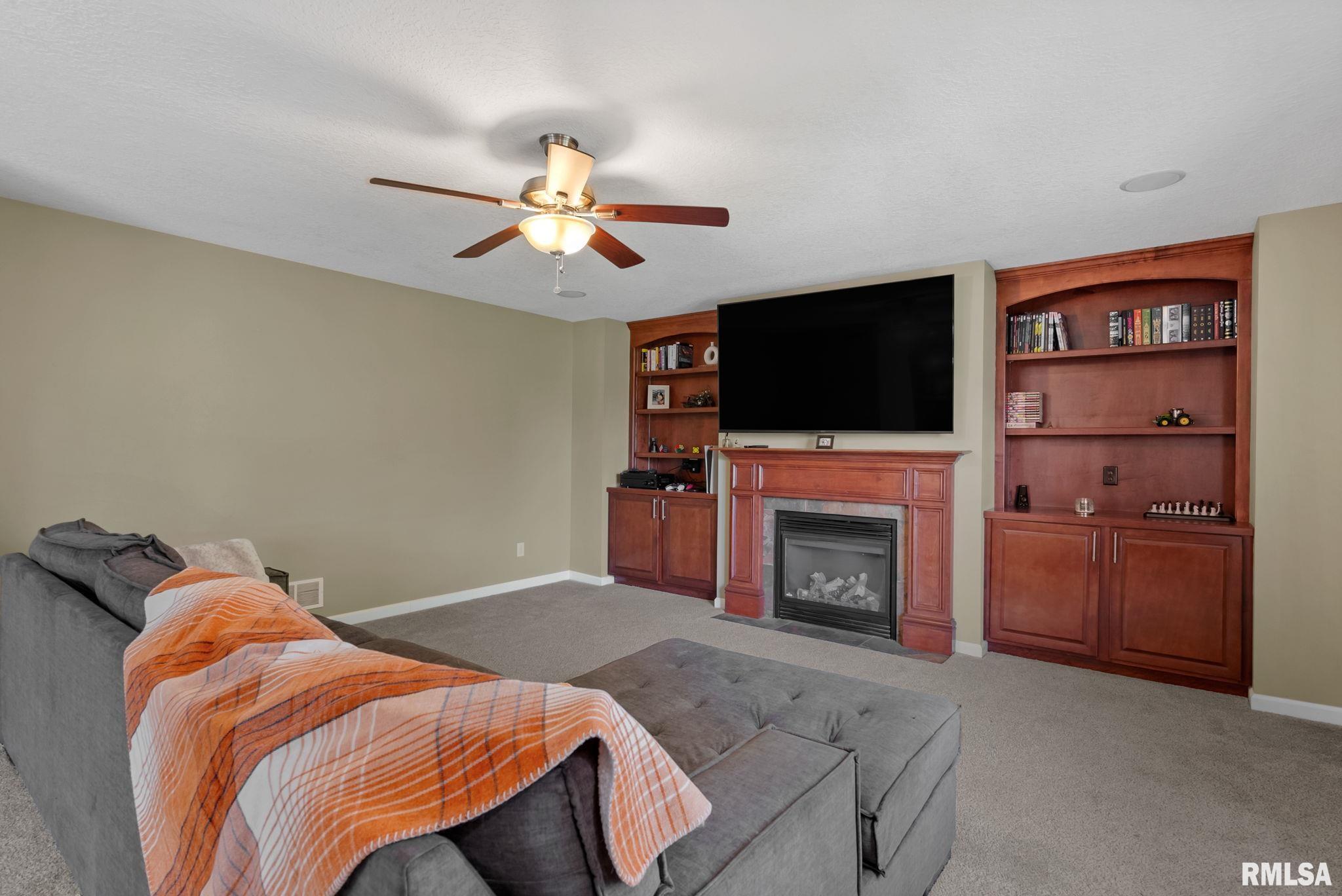 6313 Dorothys Drive, Bettendorf, Iowa image 6