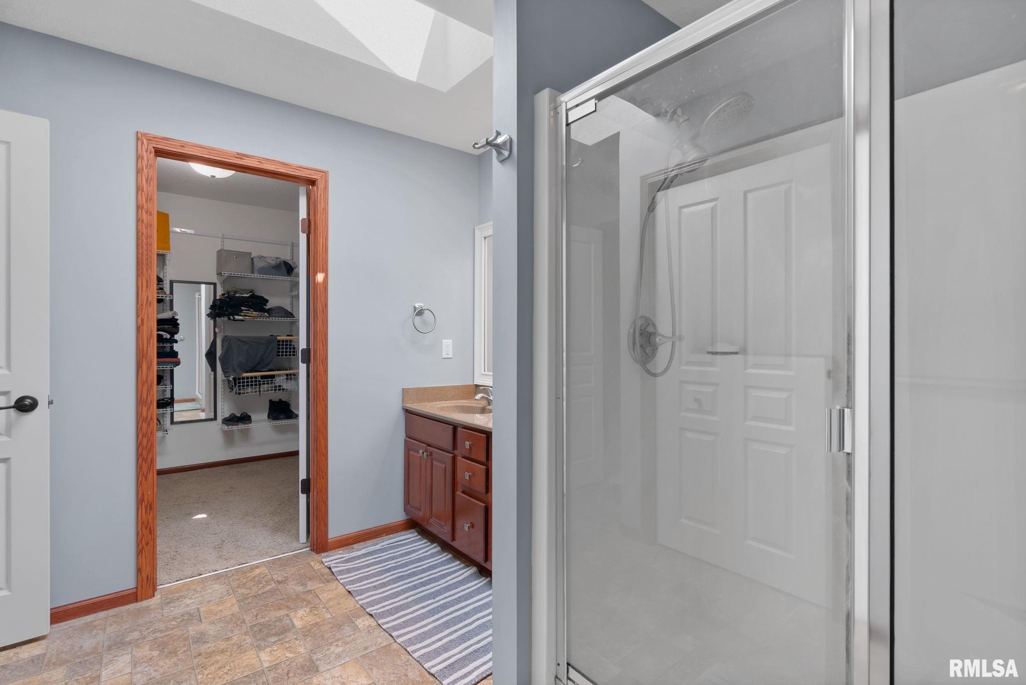 6313 Dorothys Drive, Bettendorf, Iowa image 10