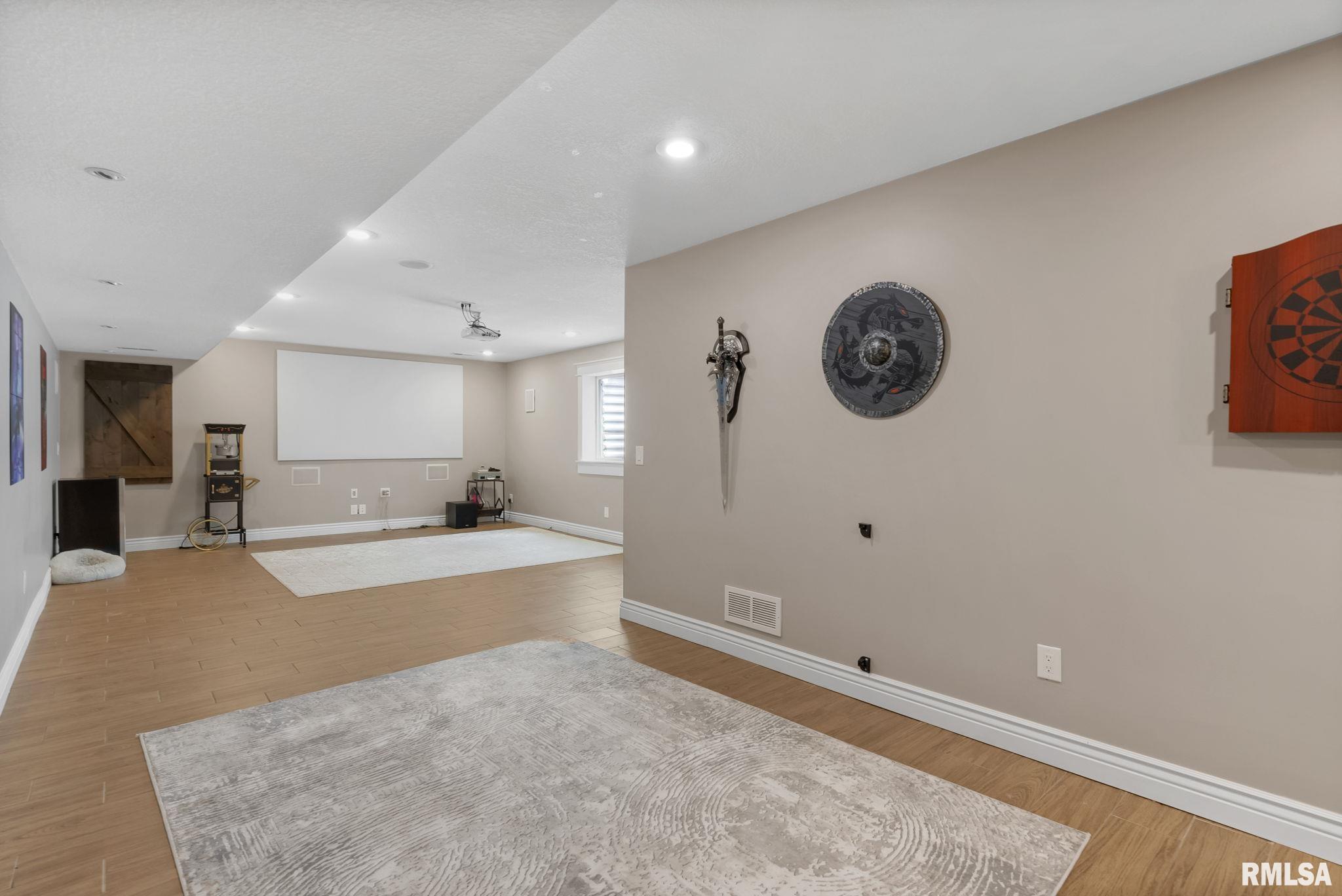 6313 Dorothys Drive, Bettendorf, Iowa image 17