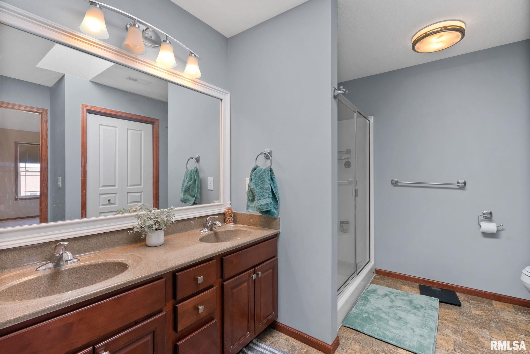6313 Dorothys Drive, Bettendorf, Iowa image 9