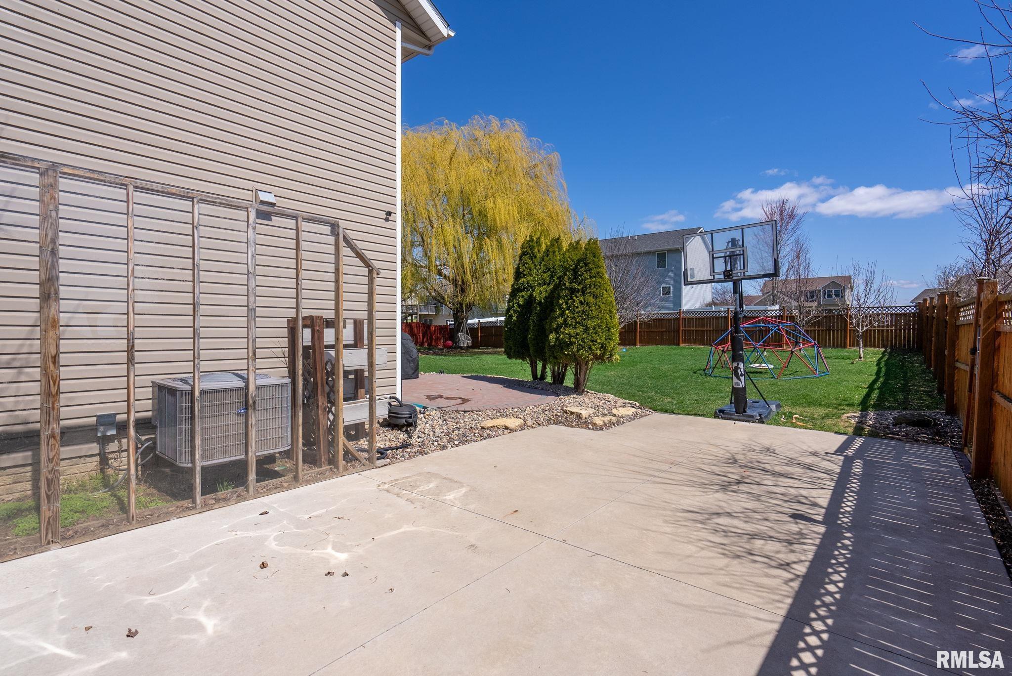 6313 Dorothys Drive, Bettendorf, Iowa image 22