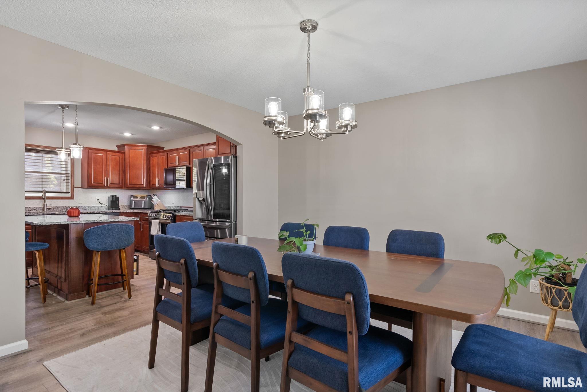 6313 Dorothys Drive, Bettendorf, Iowa image 5