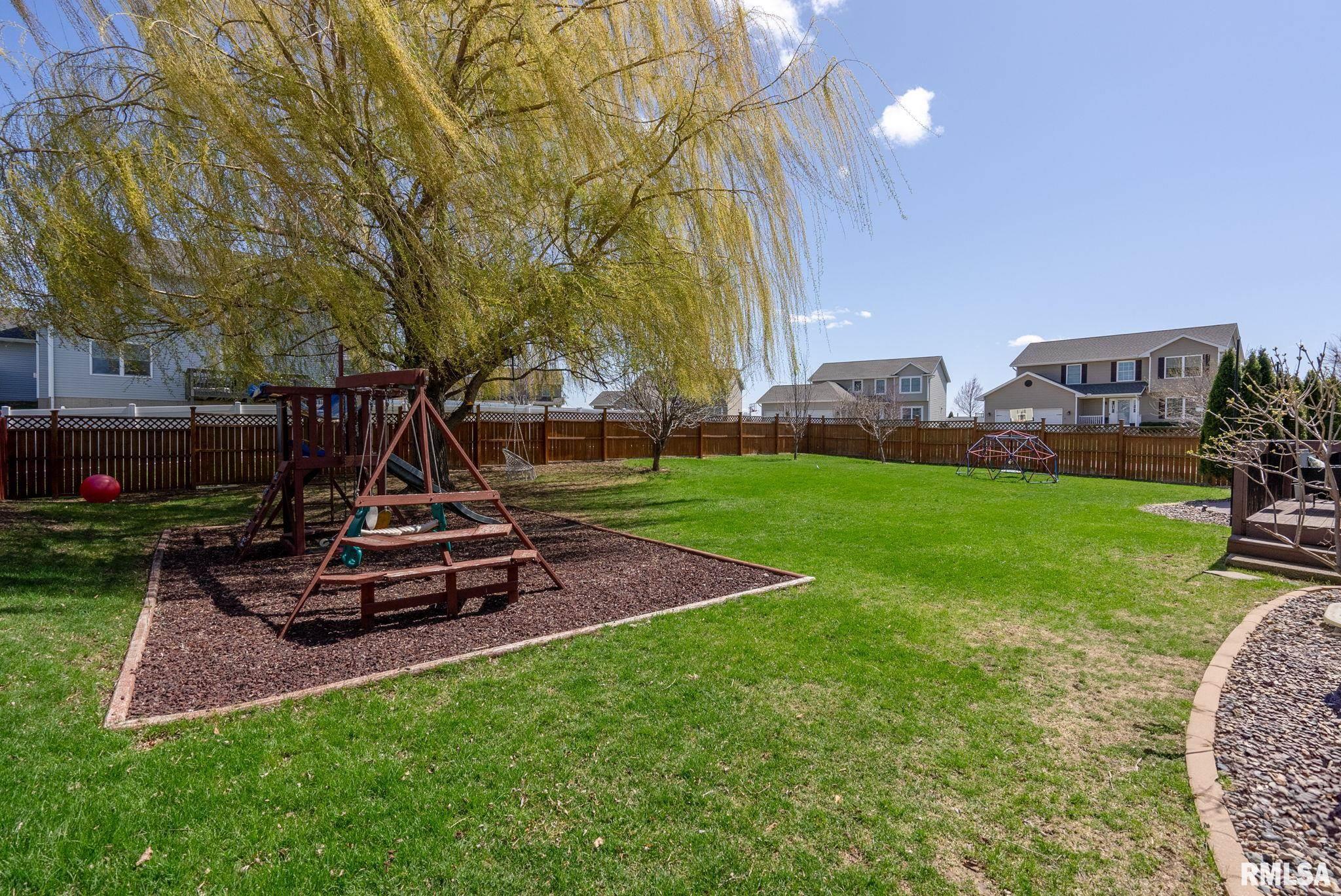 6313 Dorothys Drive, Bettendorf, Iowa image 23