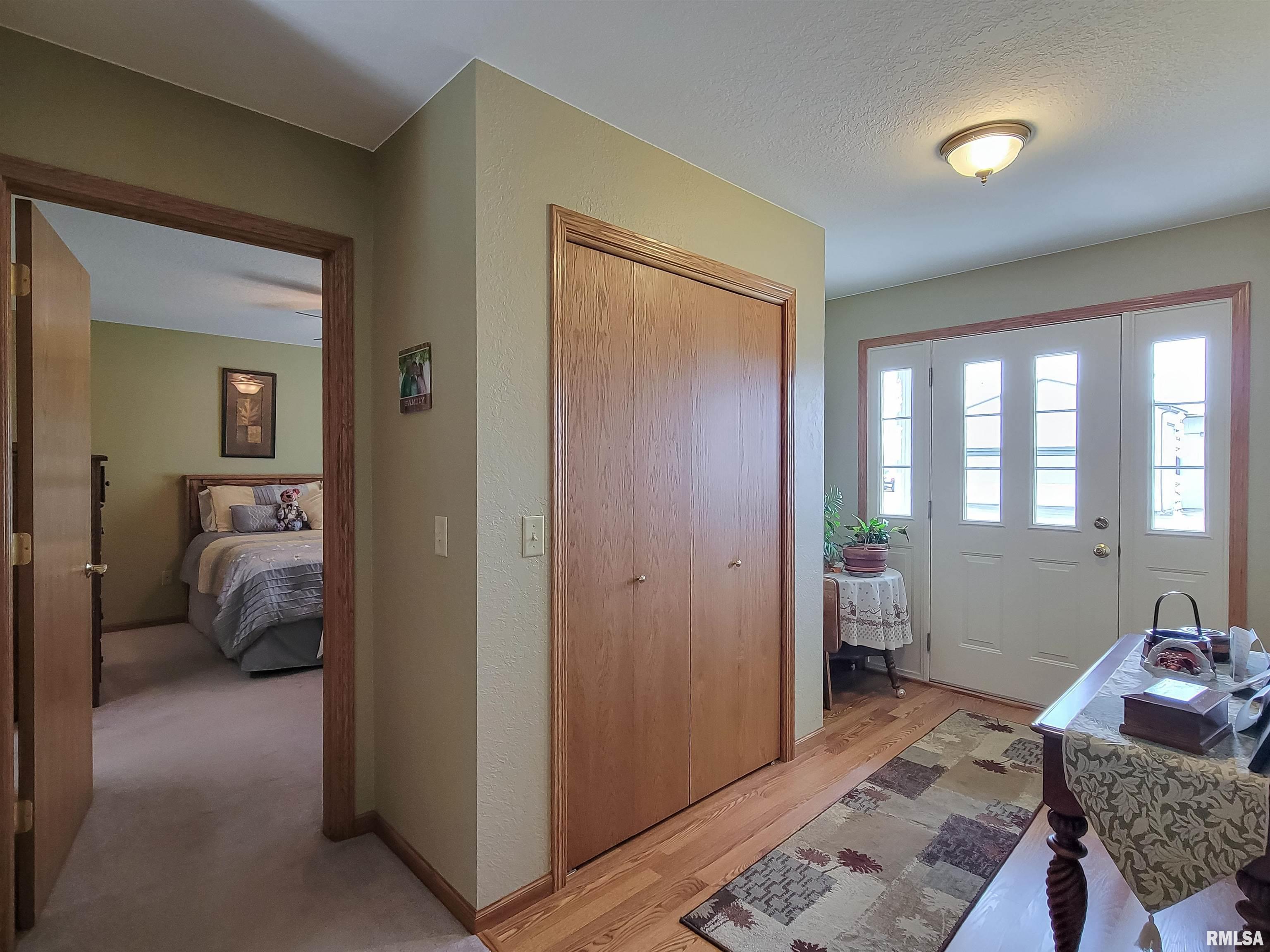 304 E 10th Street, De Witt, Iowa image 2