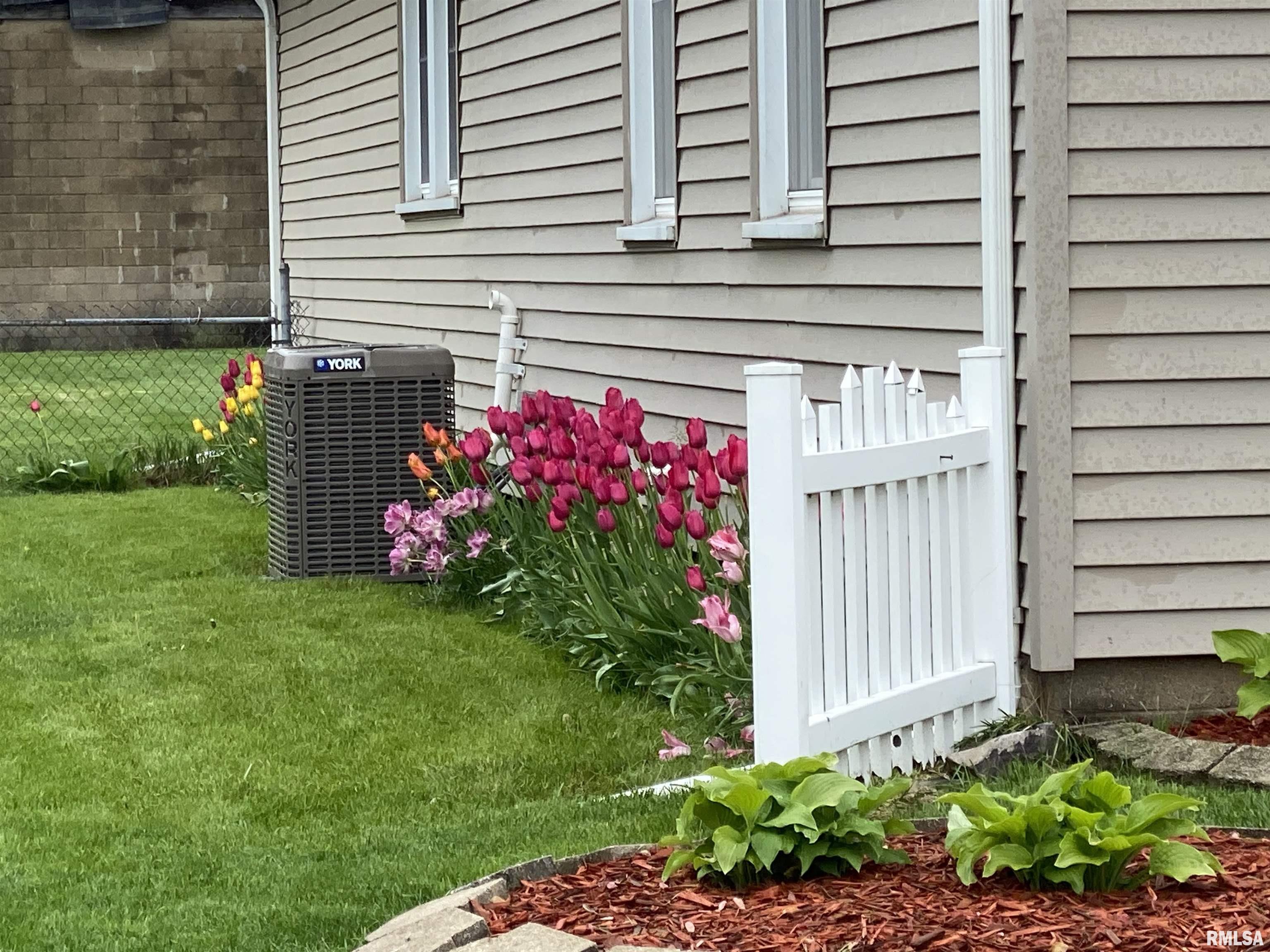 846 S 7th Avenue, Canton, Illinois image 2