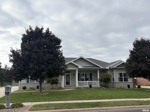 Homes For Sale - 600 Deerfield Drive<br/> Pekin, IL 61554